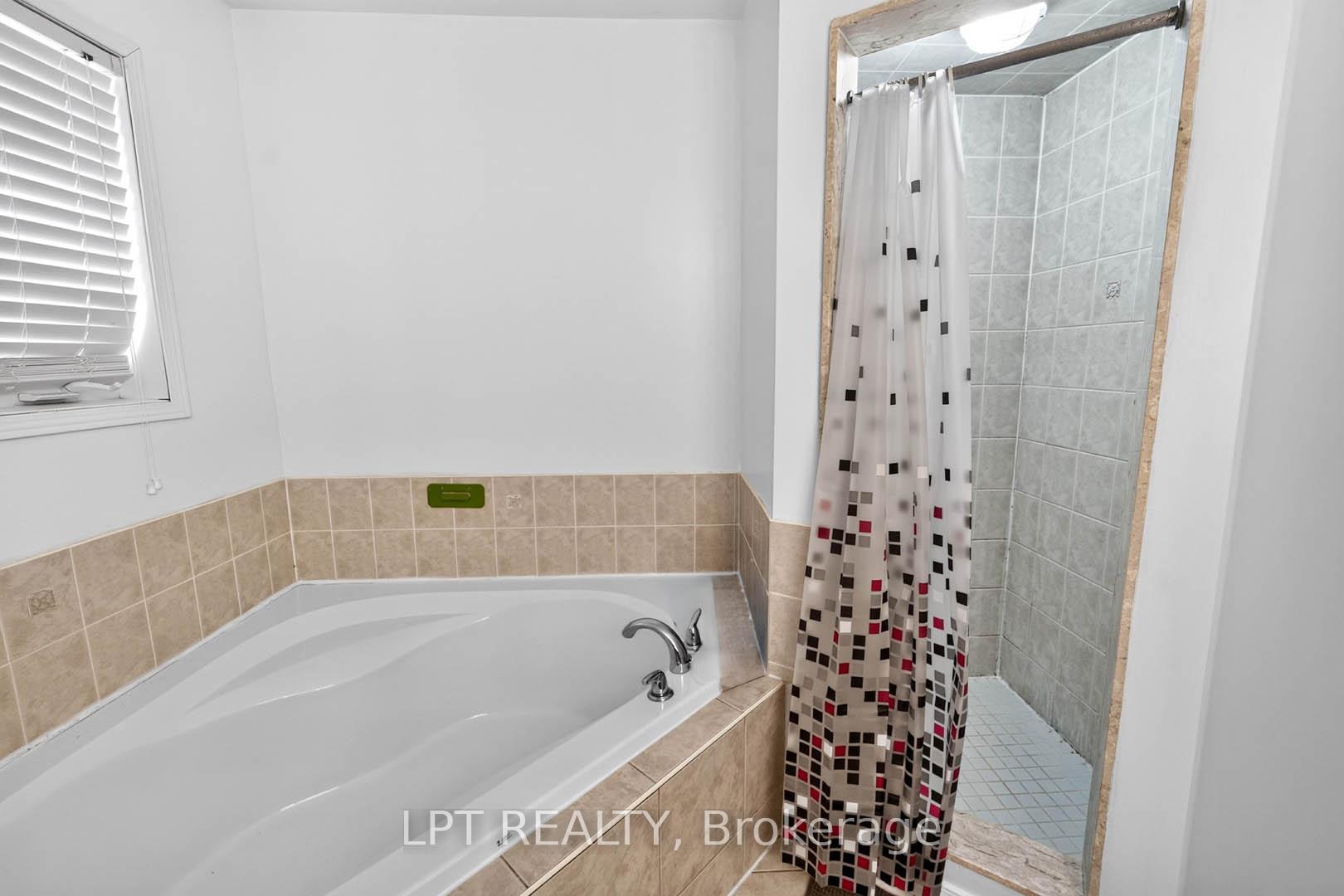 Photo 28 of 32 William Gaspar Court, Markham, Cornell — HOMEH