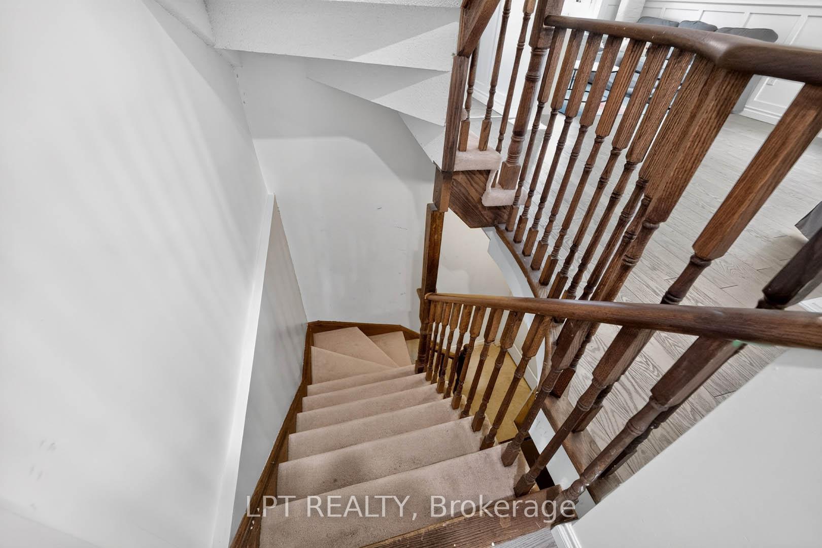 Photo 34 of 32 William Gaspar Court, Markham, Cornell — HOMEH