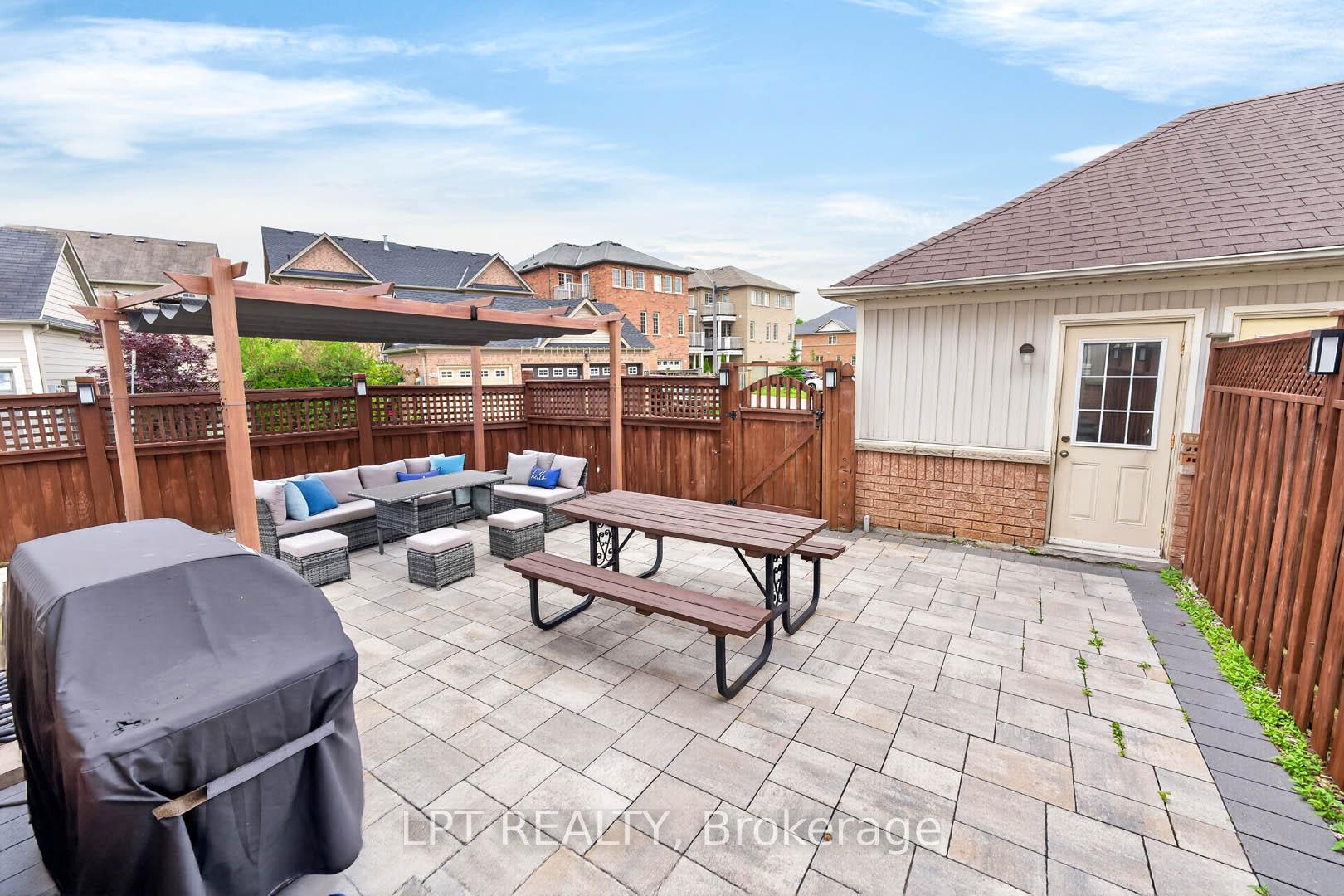 Photo 35 of 32 William Gaspar Court, Markham, Cornell — HOMEH