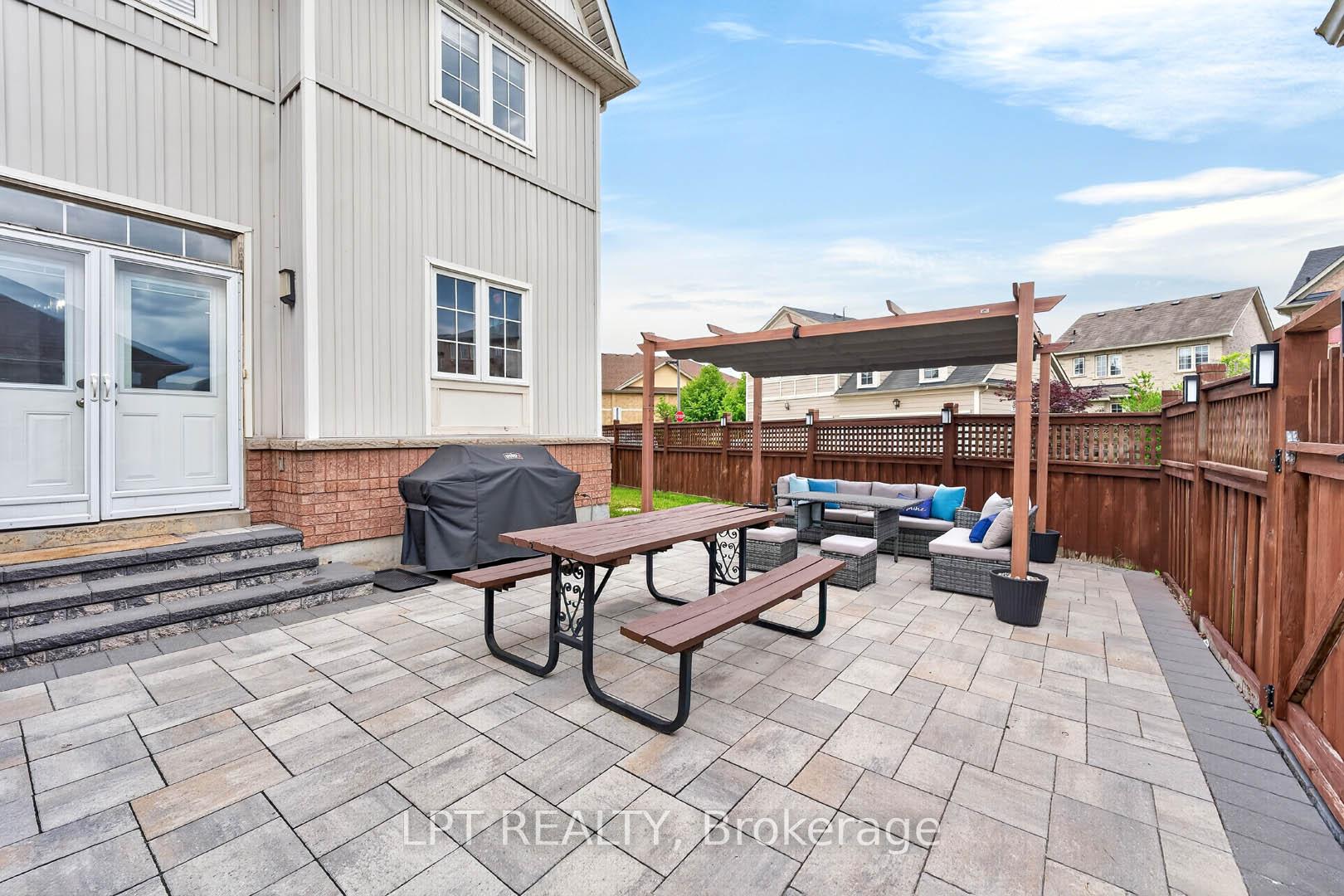 Photo 36 of 32 William Gaspar Court, Markham, Cornell — HOMEH