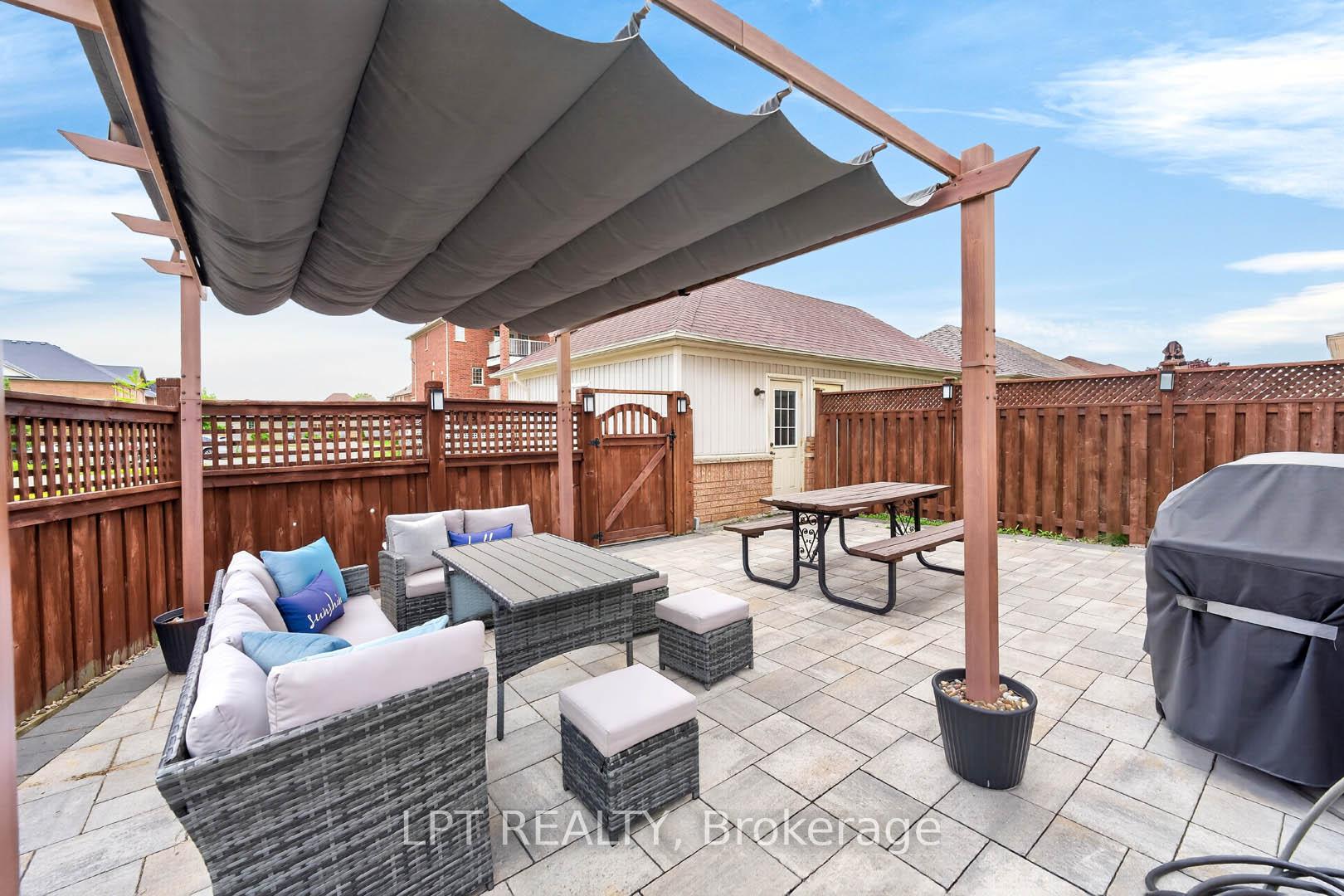 Photo 38 of 32 William Gaspar Court, Markham, Cornell — HOMEH