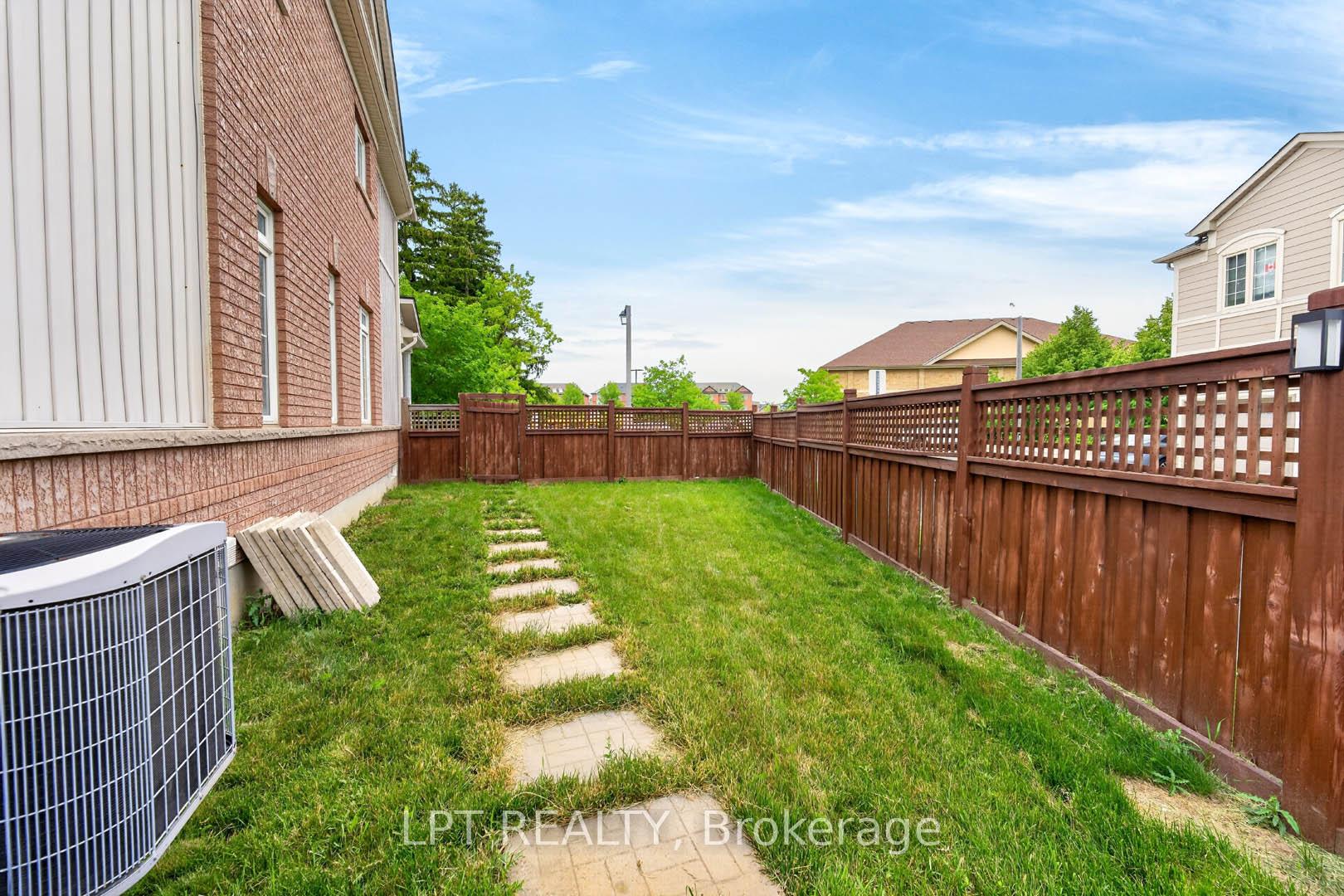 Photo 39 of 32 William Gaspar Court, Markham, Cornell — HOMEH