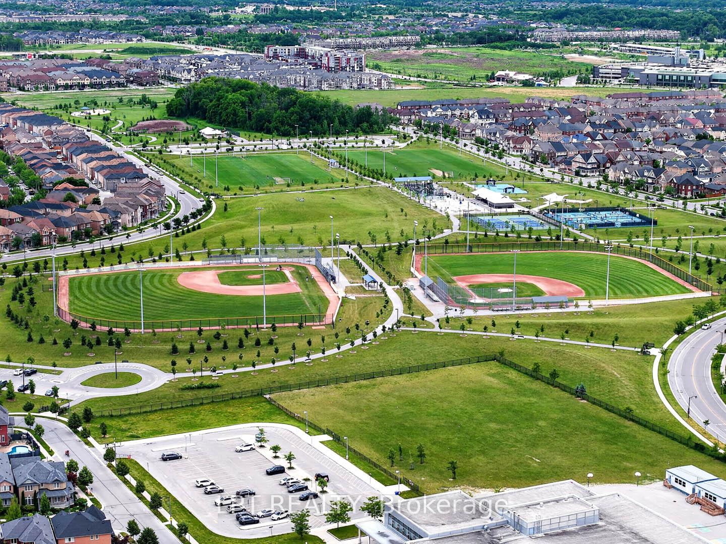 Photo 43 of 32 William Gaspar Court, Markham, Cornell — HOMEH