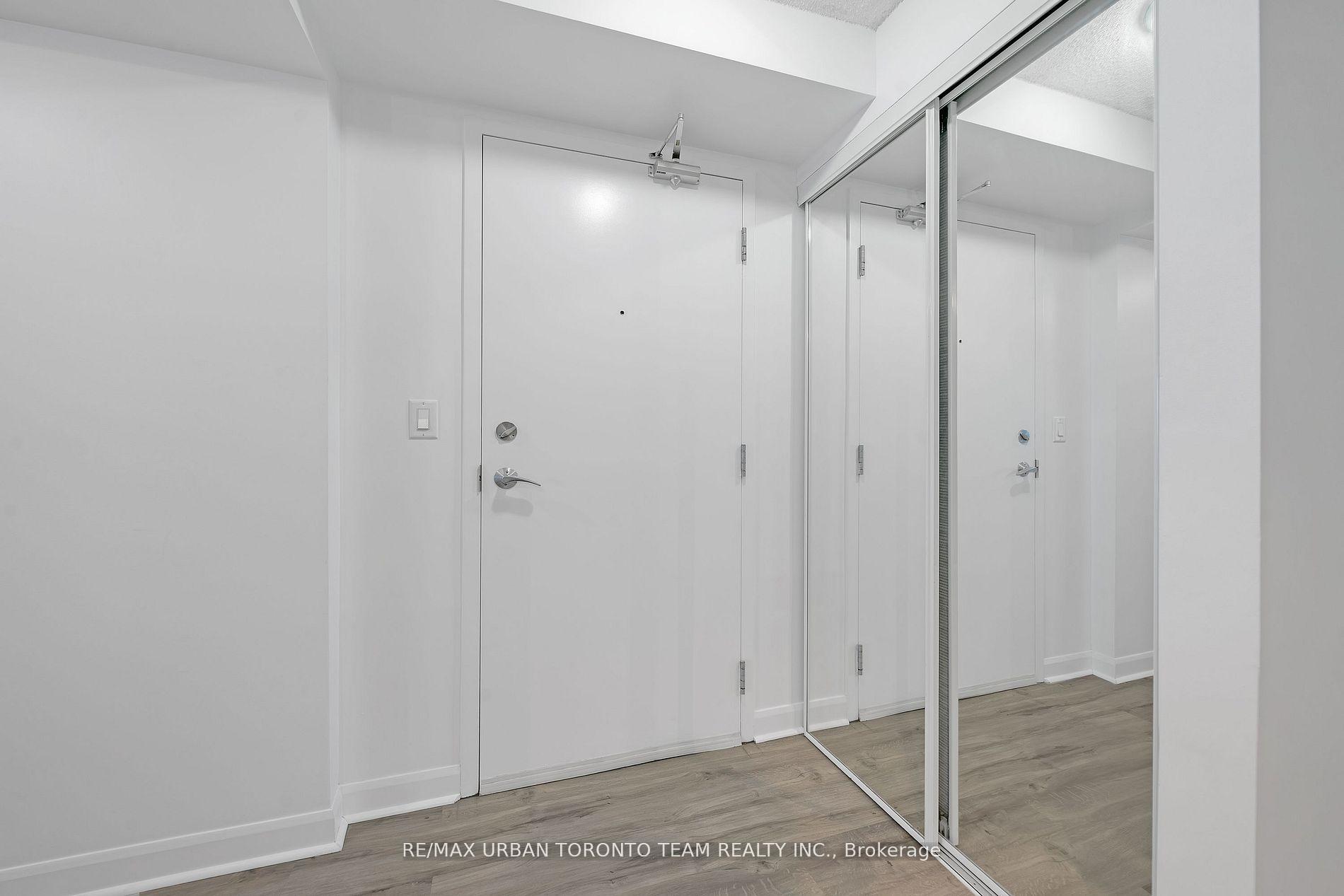Photo 2 of Unit 1901, 600 Fleet Street, Toronto, Niagara — HOMEH