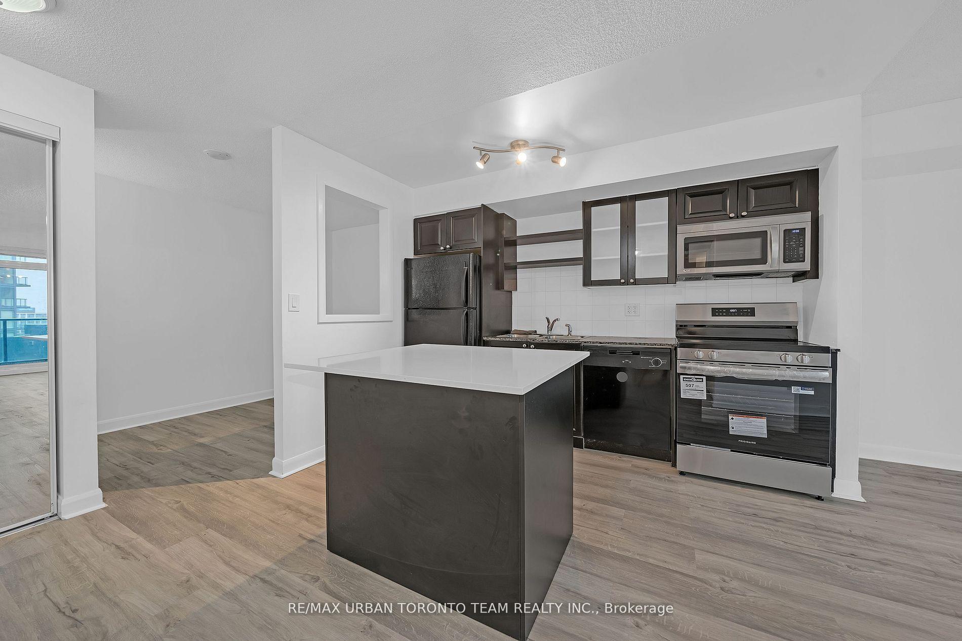 Photo 3 of Unit 1901, 600 Fleet Street, Toronto, Niagara — HOMEH