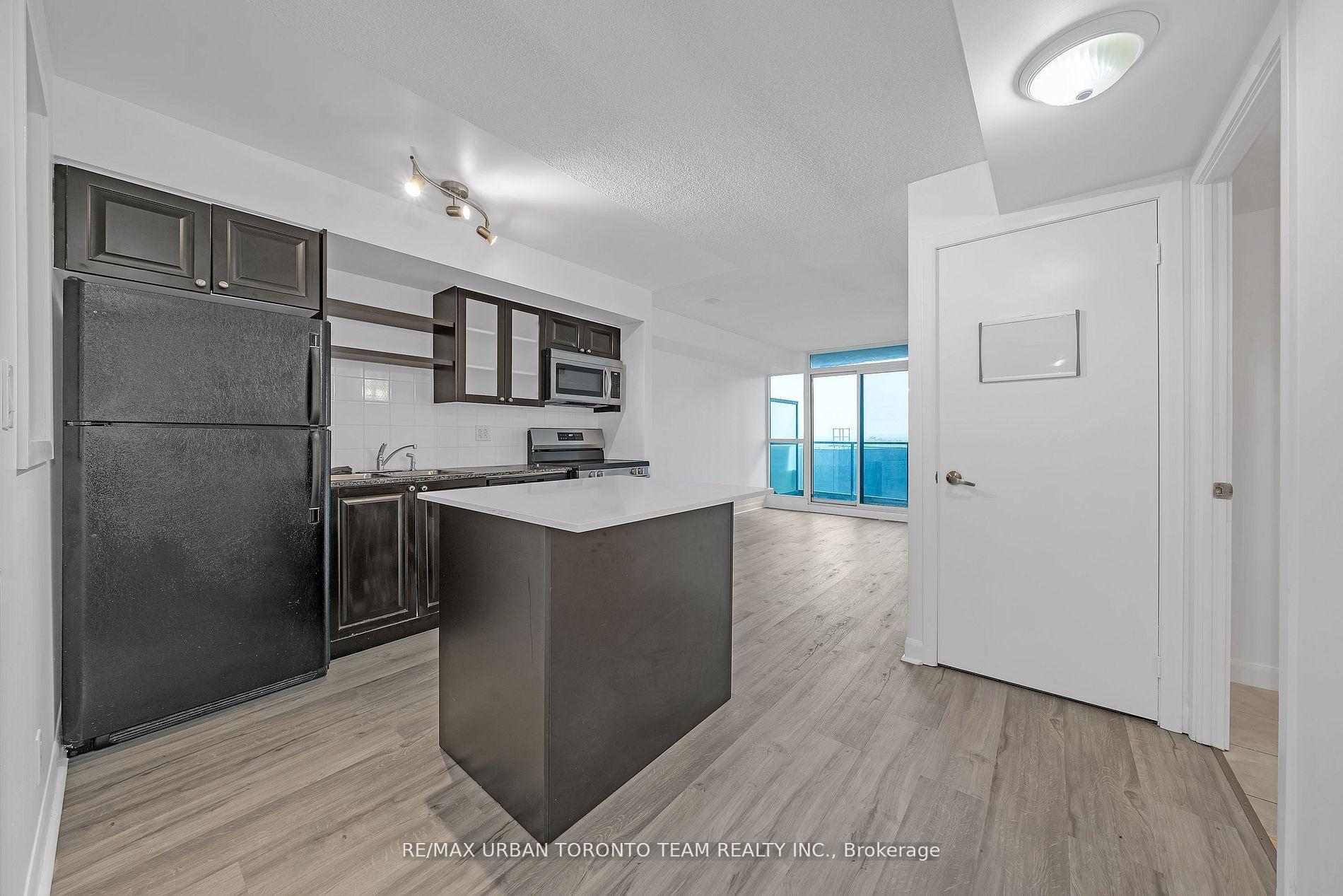 Photo 4 of Unit 1901, 600 Fleet Street, Toronto, Niagara — HOMEH