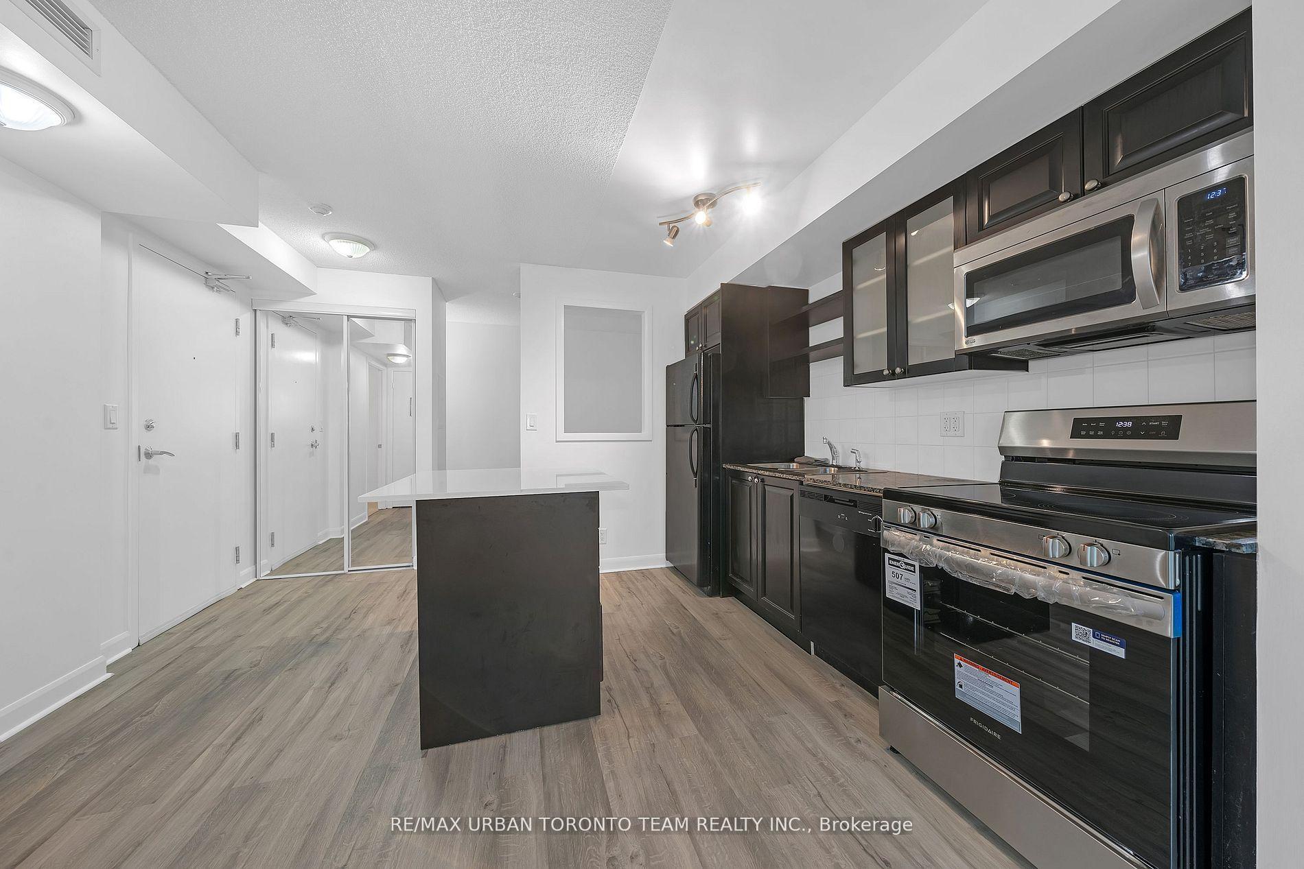 Photo 5 of Unit 1901, 600 Fleet Street, Toronto, Niagara — HOMEH