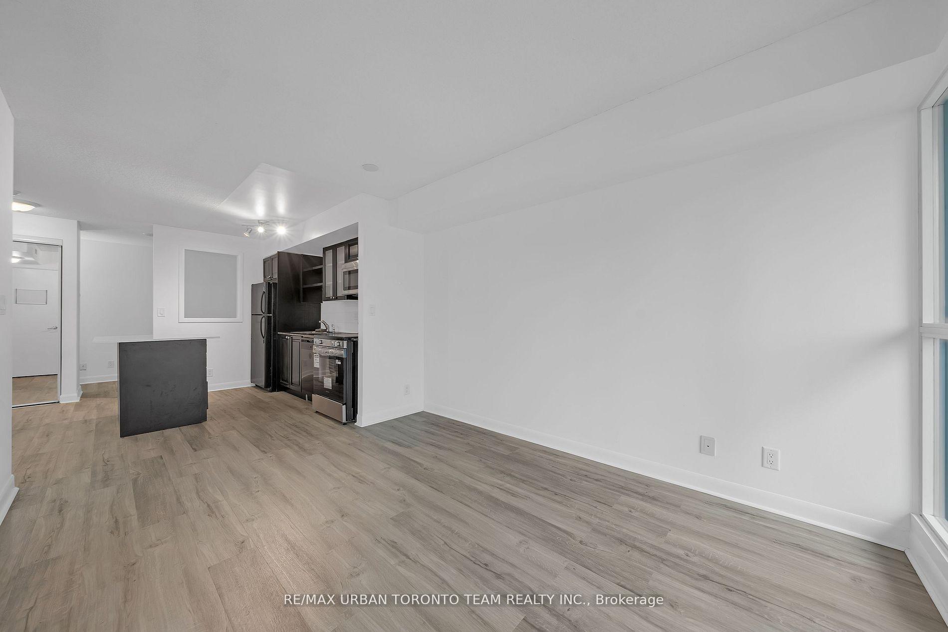 Photo 6 of Unit 1901, 600 Fleet Street, Toronto, Niagara — HOMEH