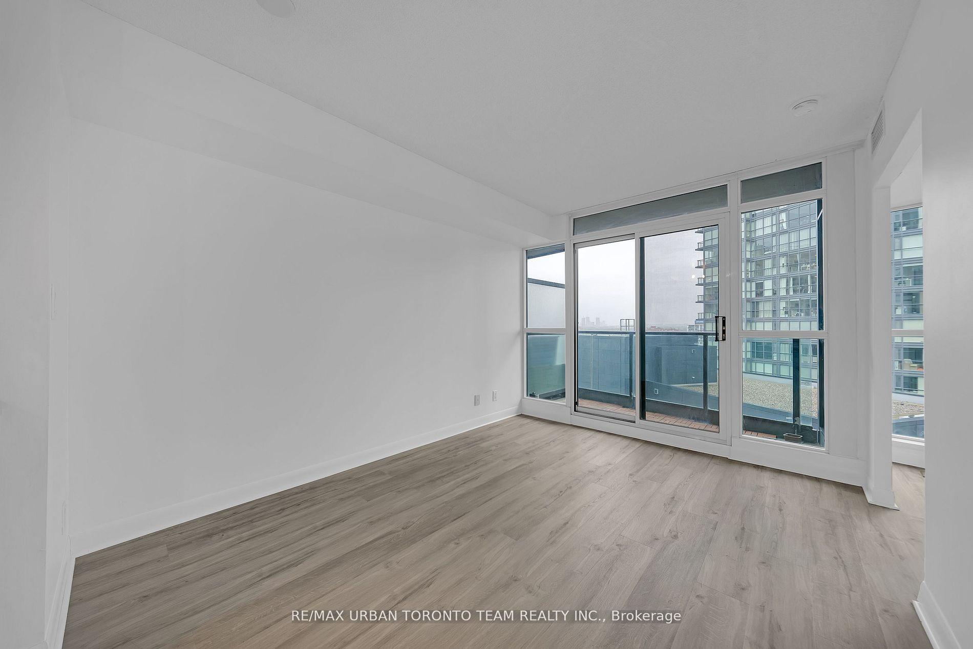 Photo 9 of Unit 1901, 600 Fleet Street, Toronto, Niagara — HOMEH