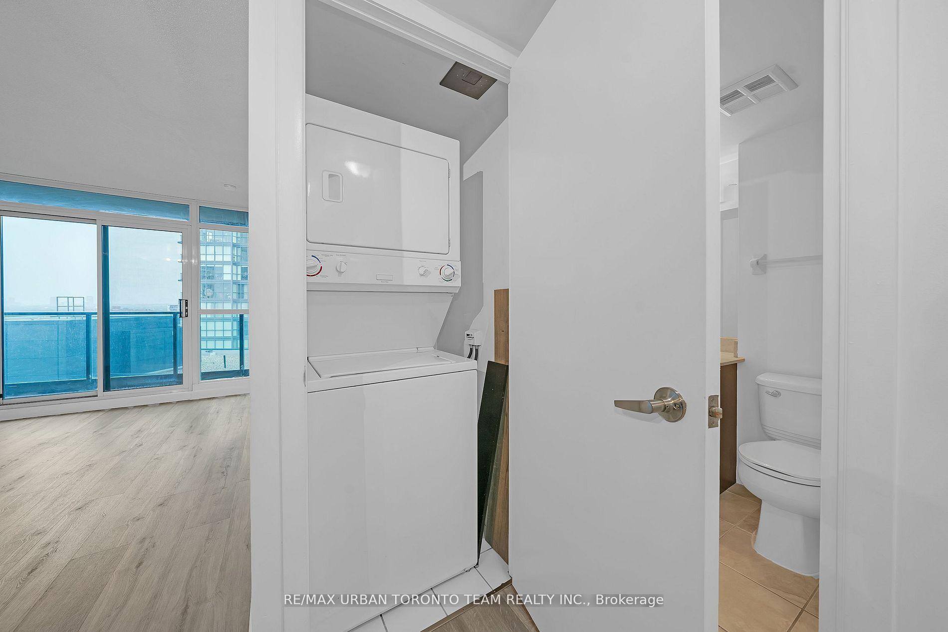 Photo 10 of Unit 1901, 600 Fleet Street, Toronto, Niagara — HOMEH