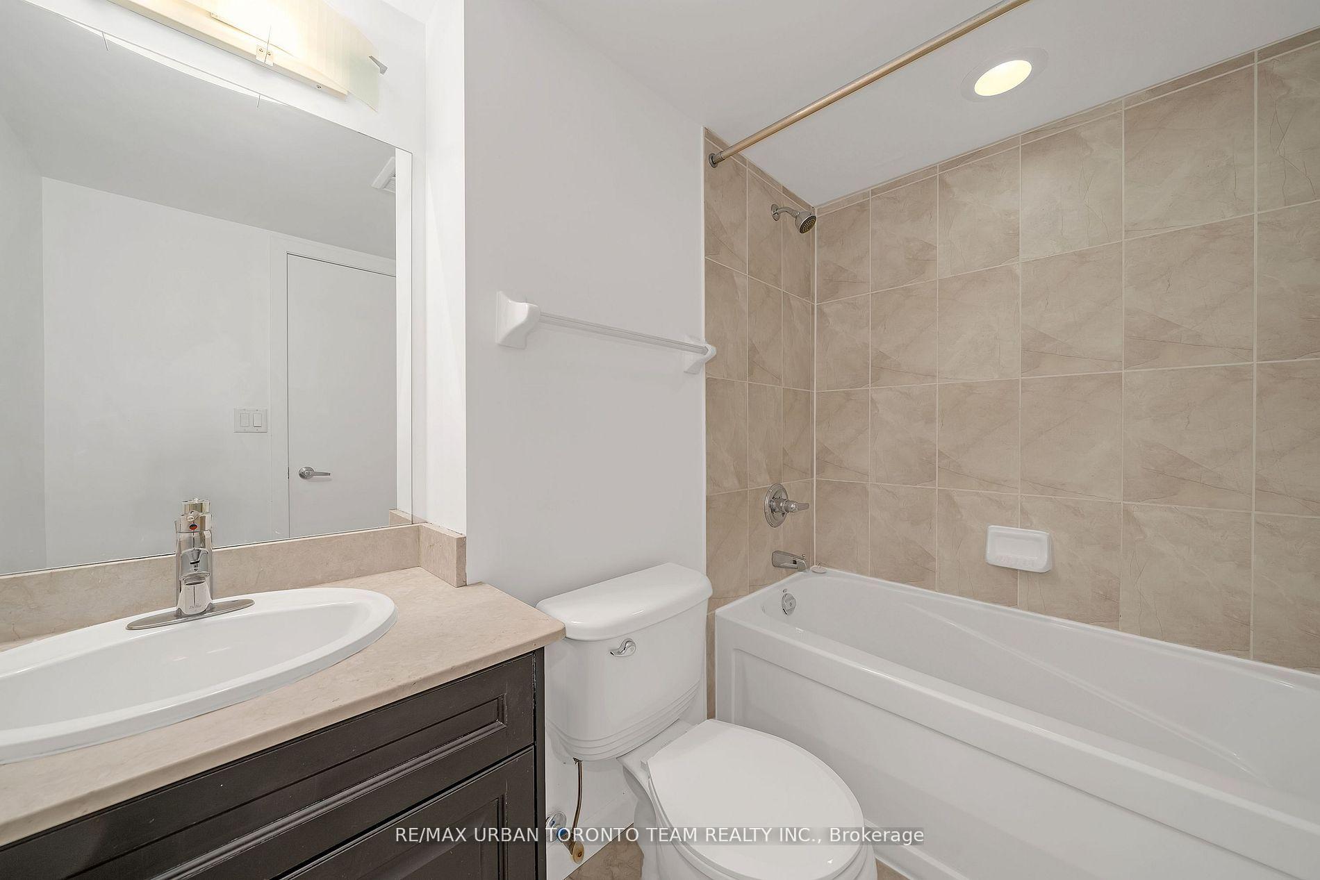 Photo 13 of Unit 1901, 600 Fleet Street, Toronto, Niagara — HOMEH