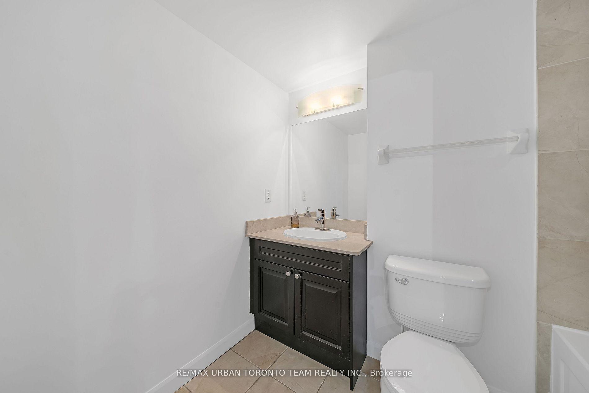 Photo 14 of Unit 1901, 600 Fleet Street, Toronto, Niagara — HOMEH