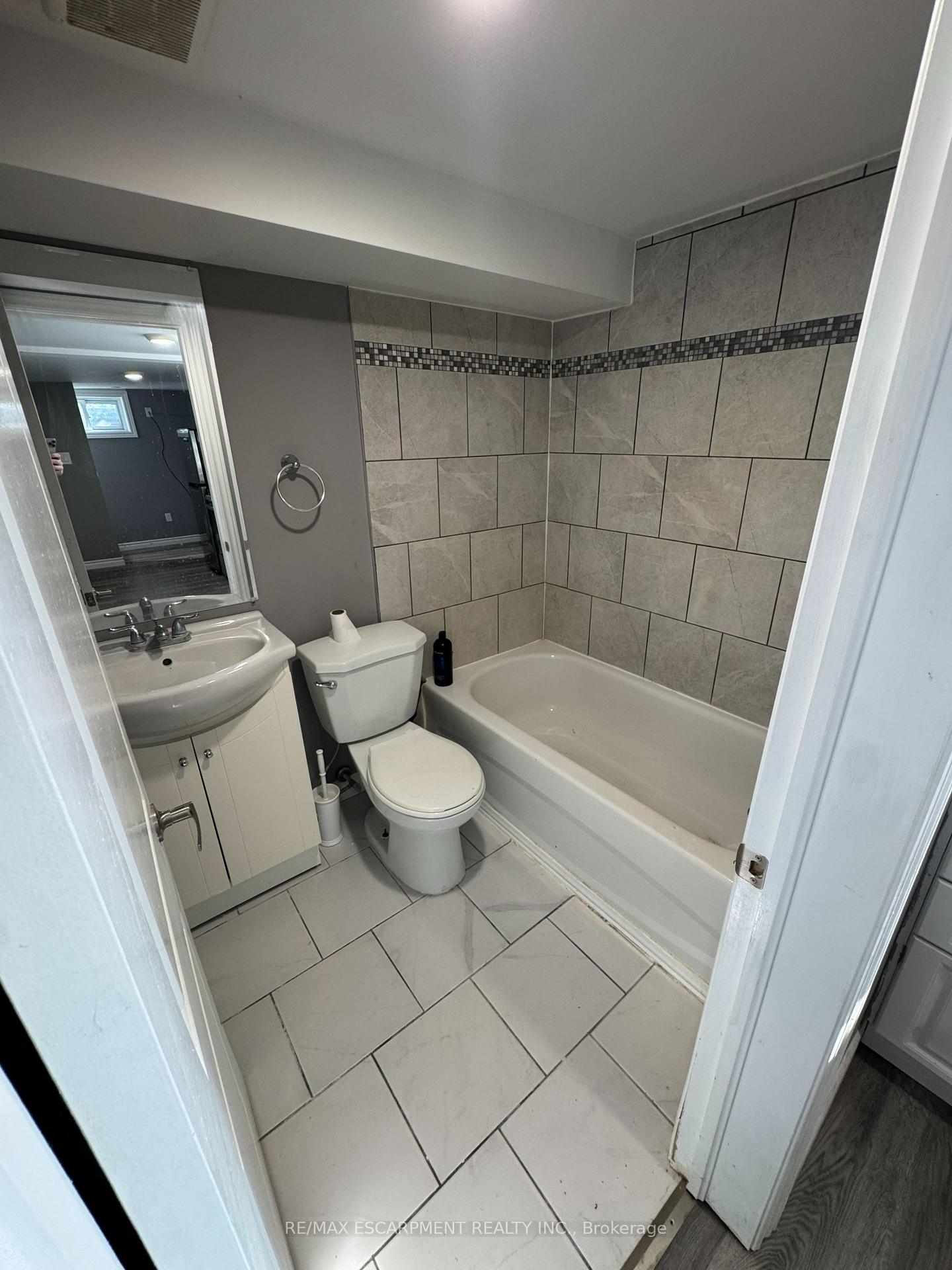 Photo 3 of Unit #2, 210 Owen Street, Barrie, Wellington — HOMEH