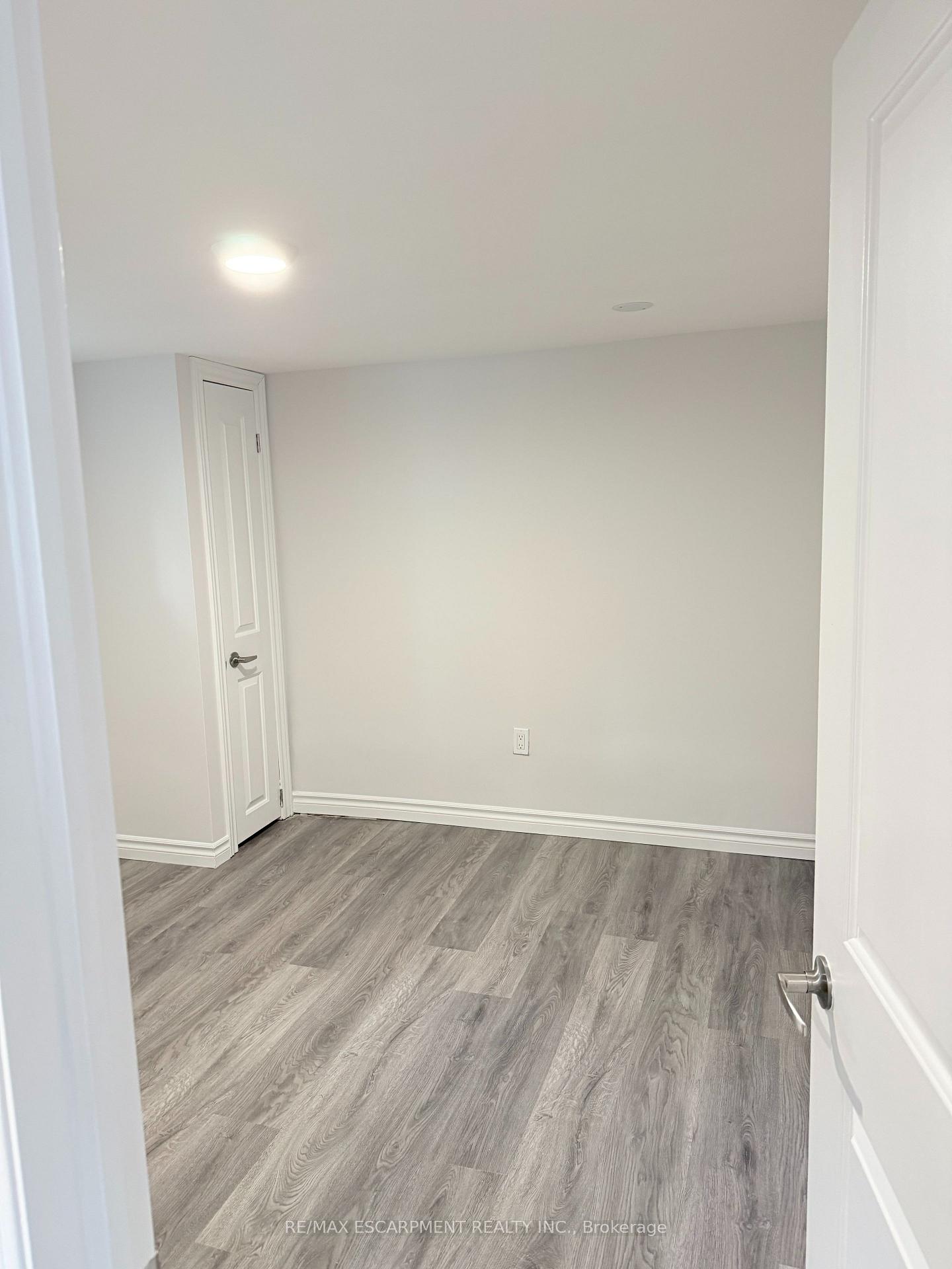 Photo 5 of Unit #2, 210 Owen Street, Barrie, Wellington — HOMEH