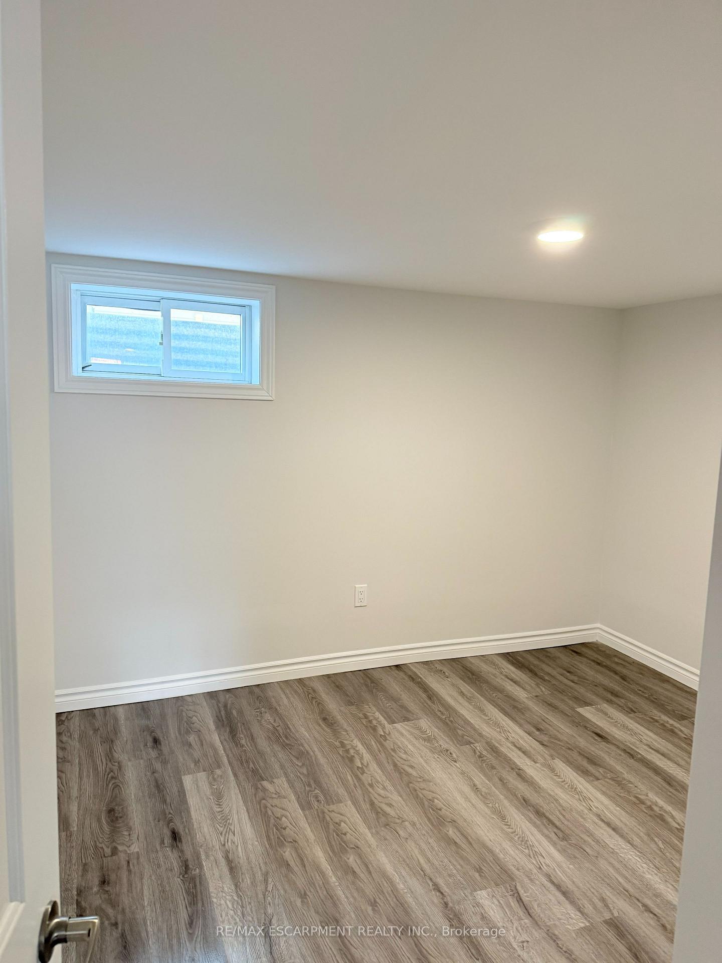 Photo 6 of Unit #2, 210 Owen Street, Barrie, Wellington — HOMEH