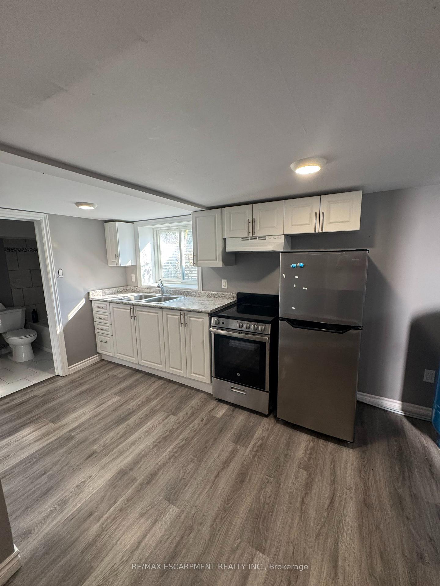 Photo 7 of Unit #2, 210 Owen Street, Barrie, Wellington — HOMEH