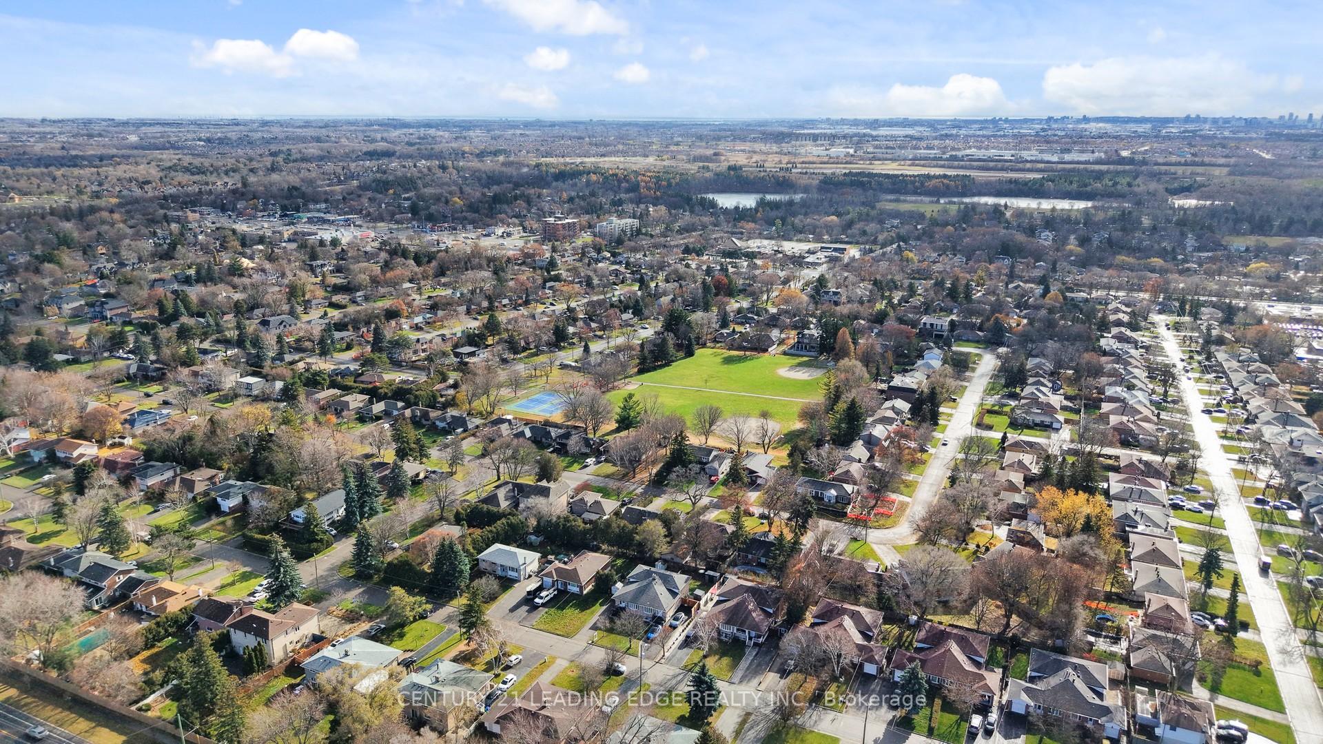 Photo 42 of 113 Sherwood Forest Drive, Markham, Bullock — HOMEH