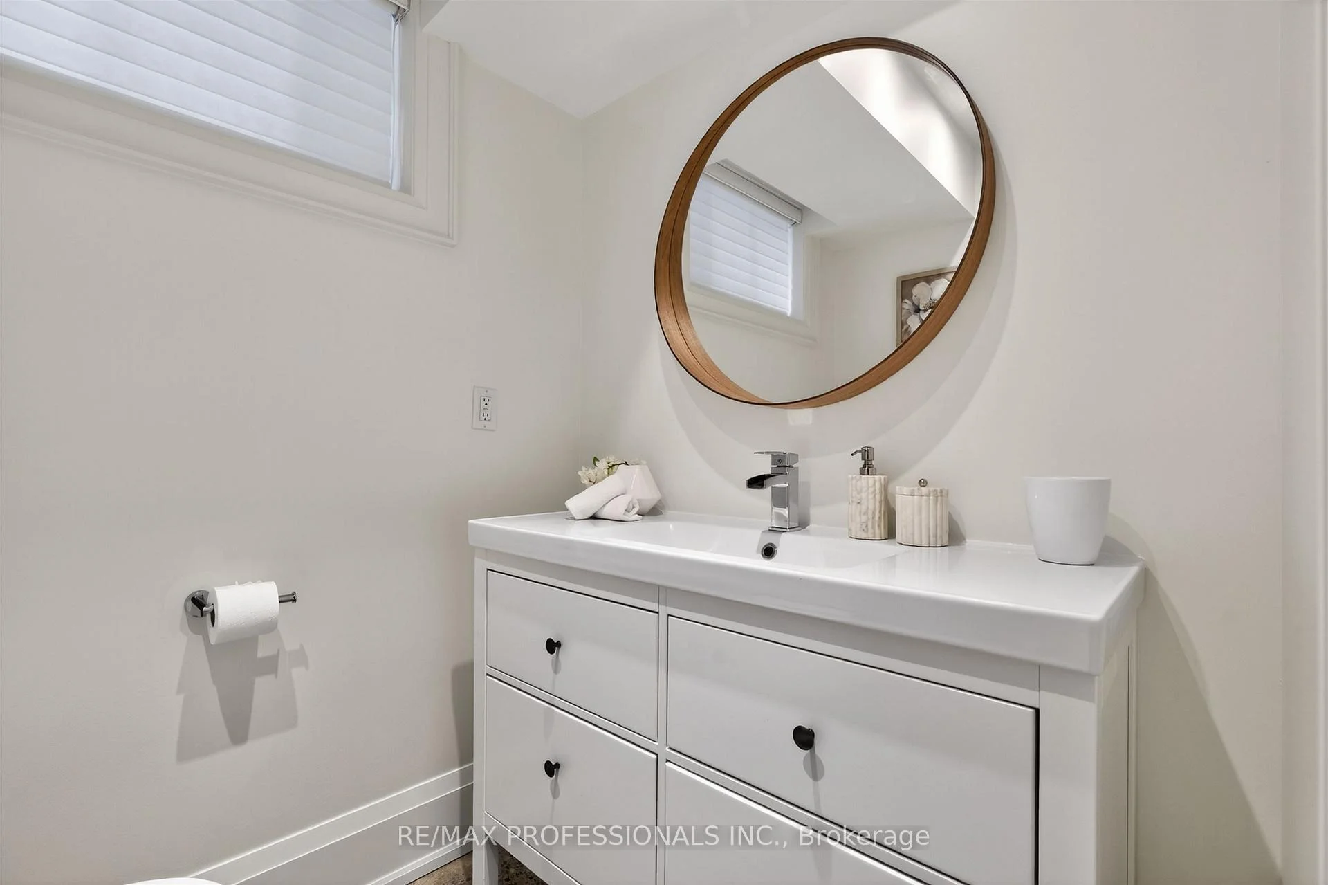Photo 11 of 9 Bernice Avenue, Etobicoke, Stonegate-Queensway — HOMEH