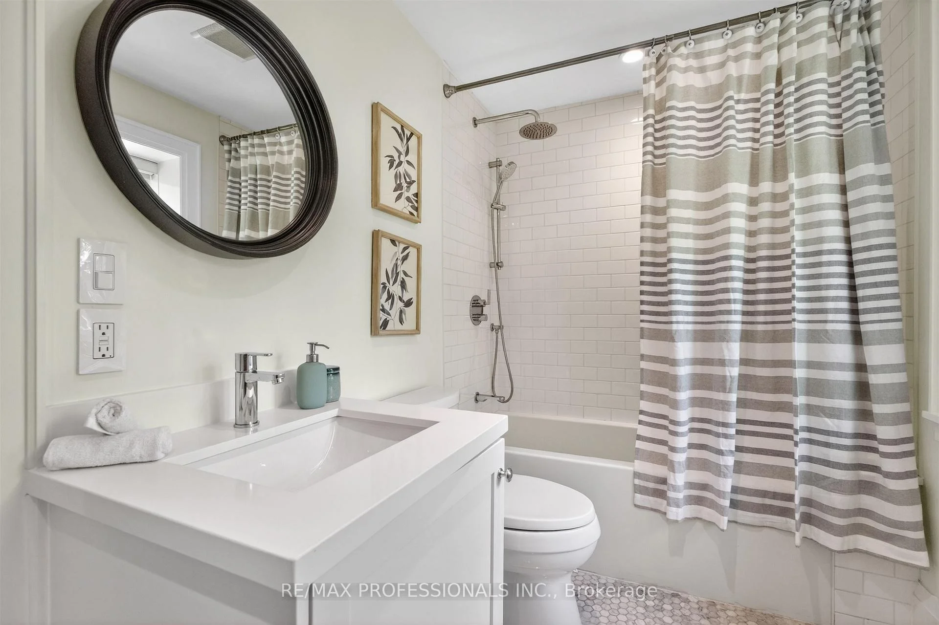Photo 16 of 9 Bernice Avenue, Etobicoke, Stonegate-Queensway — HOMEH