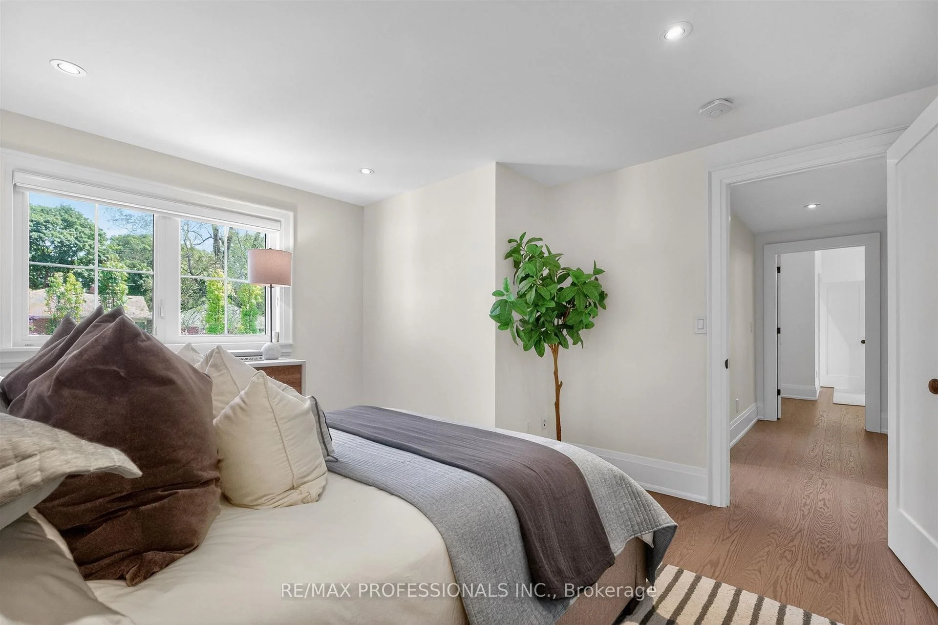 Photo 19 of 9 Bernice Avenue, Etobicoke, Stonegate-Queensway — HOMEH