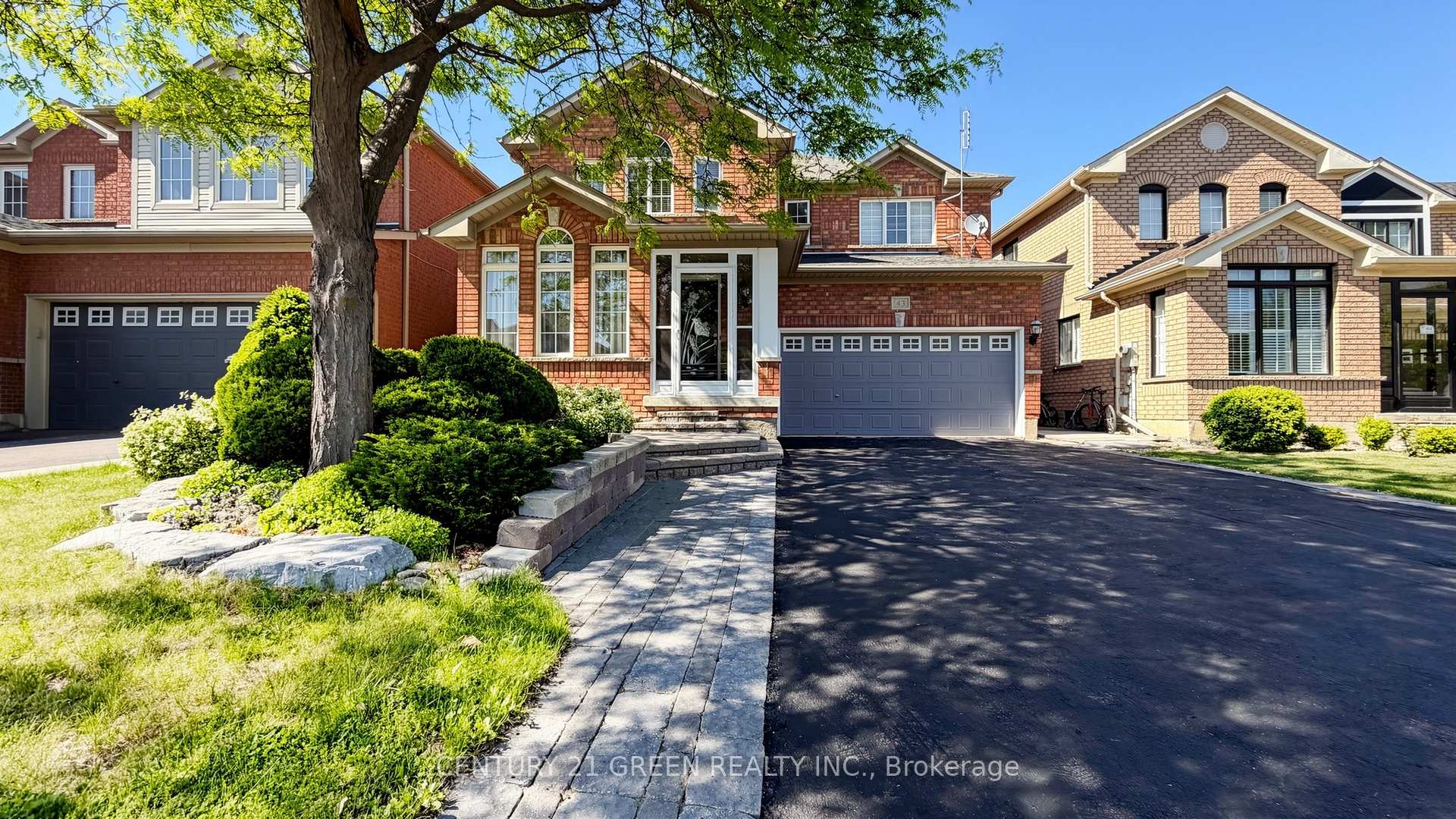 Front of 43 Hollowgrove Boulevard