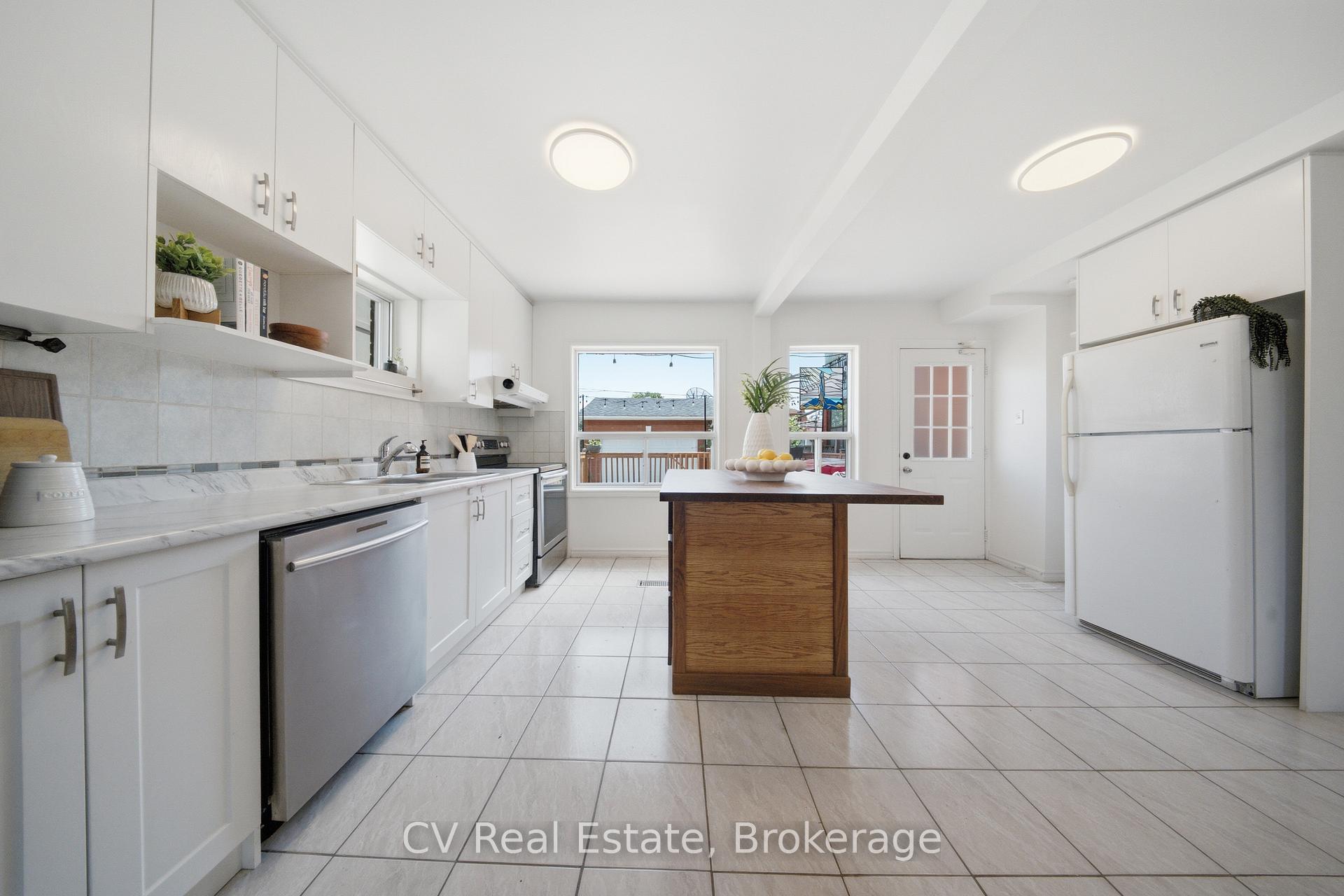 Photo 10 of 117 Regent Street, Toronto, Keelesdale-Eglinton West — HOMEH