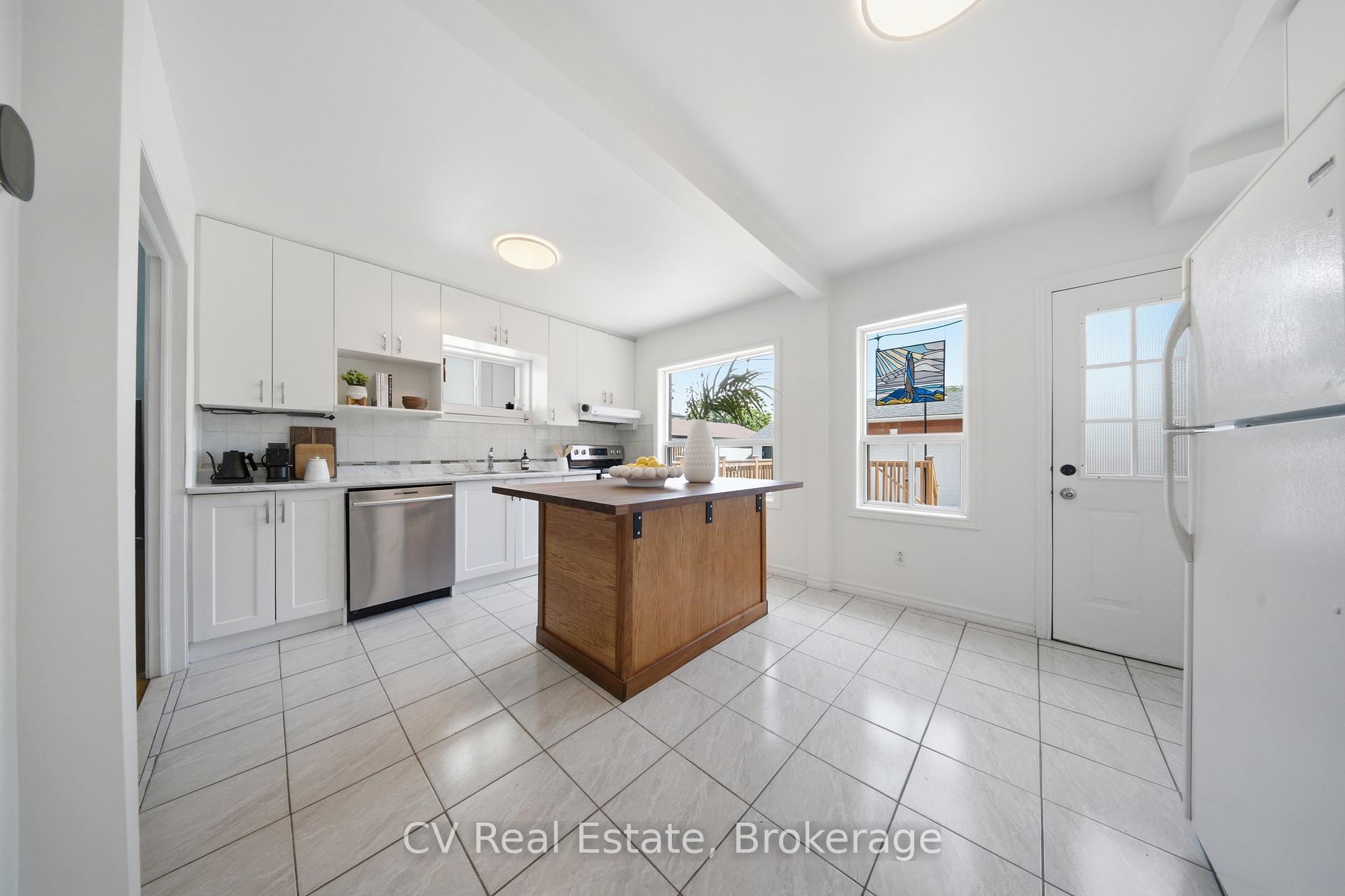 Photo 11 of 117 Regent Street, Toronto, Keelesdale-Eglinton West — HOMEH