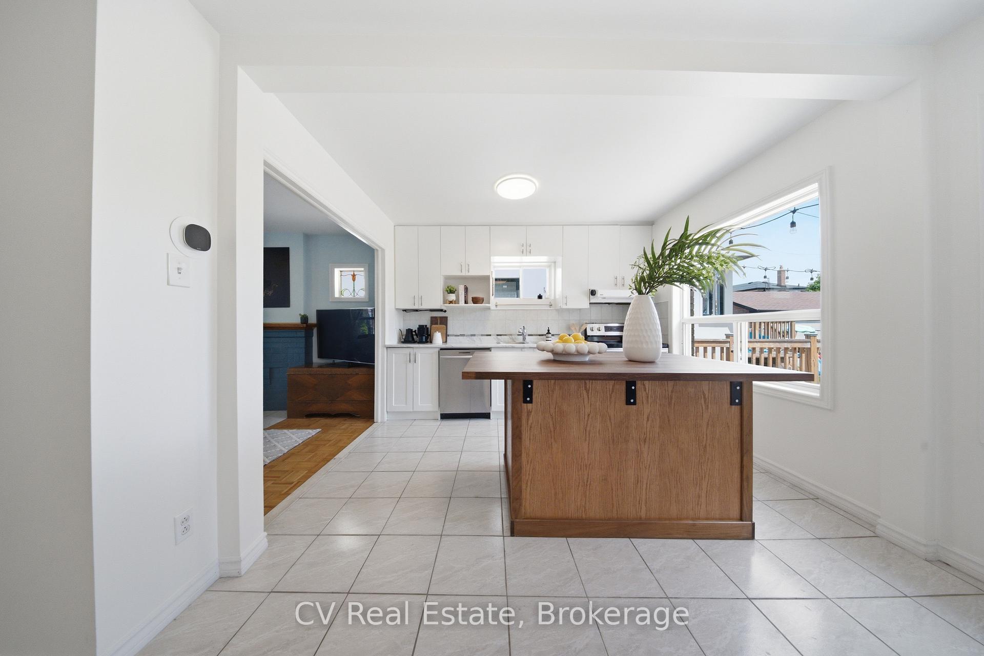 Photo 12 of 117 Regent Street, Toronto, Keelesdale-Eglinton West — HOMEH