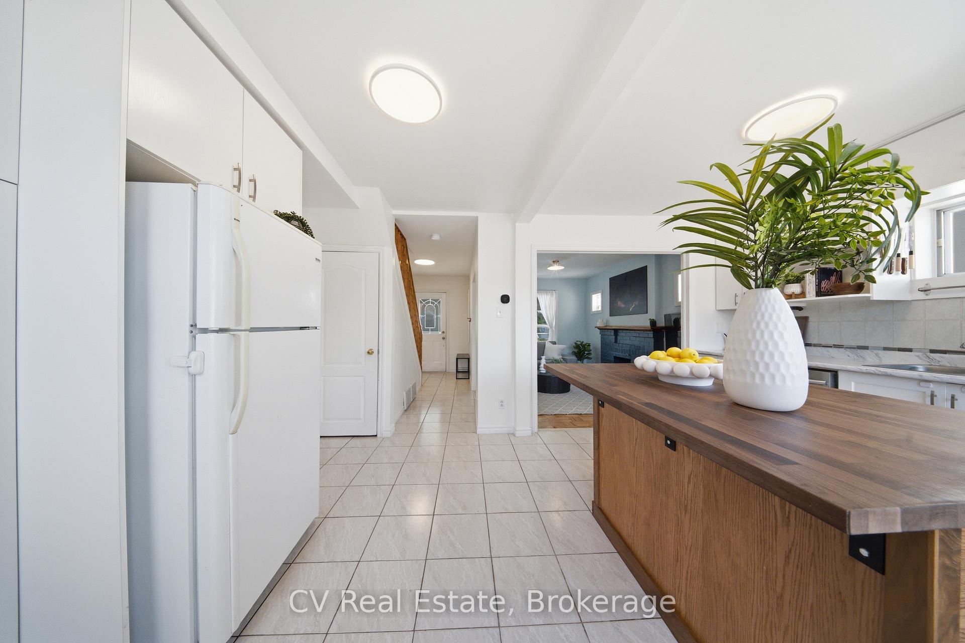 Photo 14 of 117 Regent Street, Toronto, Keelesdale-Eglinton West — HOMEH