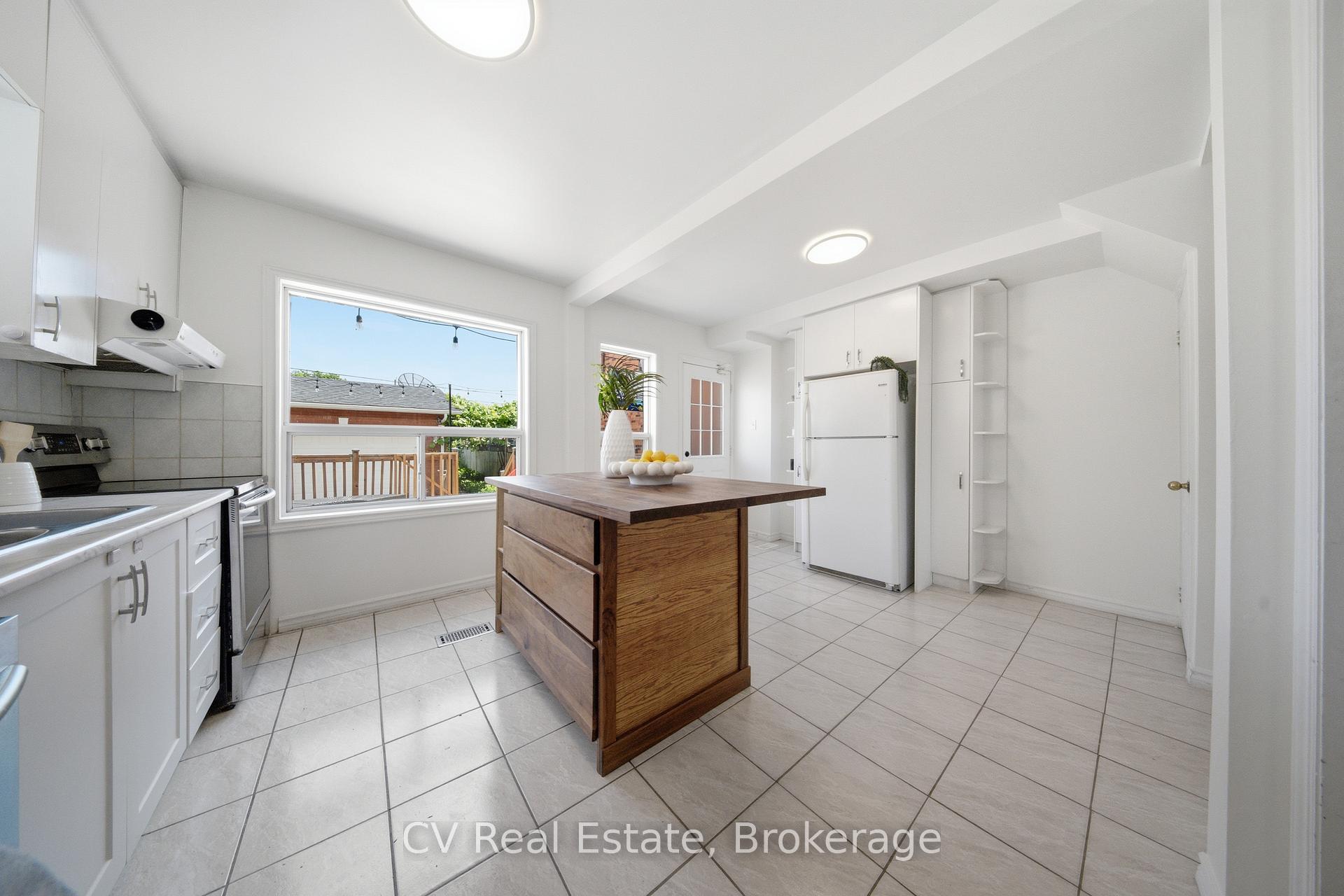 Photo 16 of 117 Regent Street, Toronto, Keelesdale-Eglinton West — HOMEH