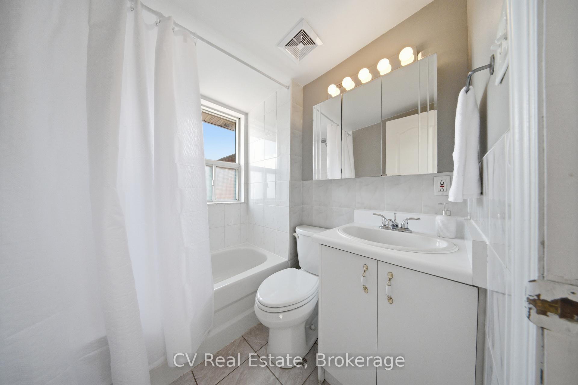 Photo 28 of 117 Regent Street, Toronto, Keelesdale-Eglinton West — HOMEH