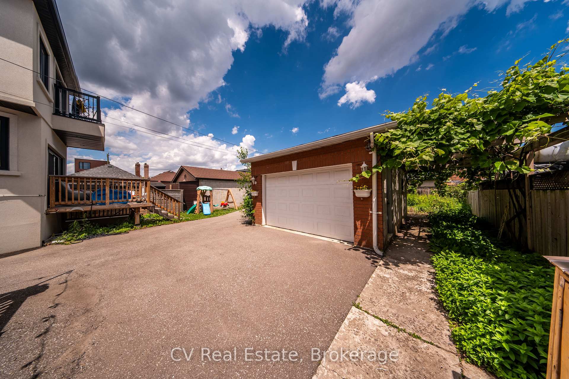 Photo 33 of 117 Regent Street, Toronto, Keelesdale-Eglinton West — HOMEH
