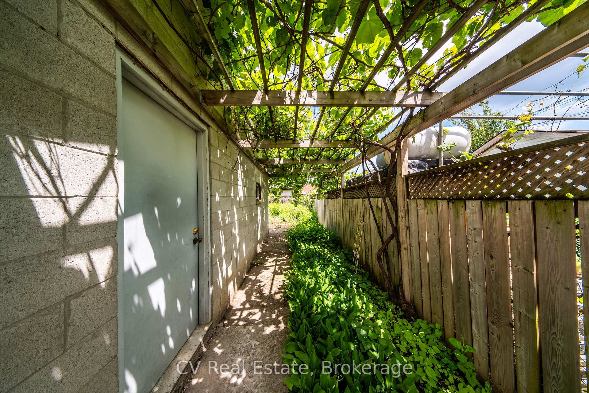 Photo 35 of 117 Regent Street, Toronto, Keelesdale-Eglinton West — HOMEH