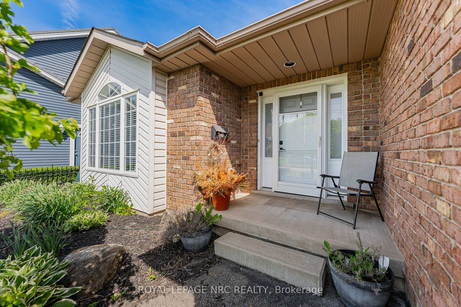 Photo 4 of 1052 Vansickle Road N, St. Catharines, Grapeview — HOMEH