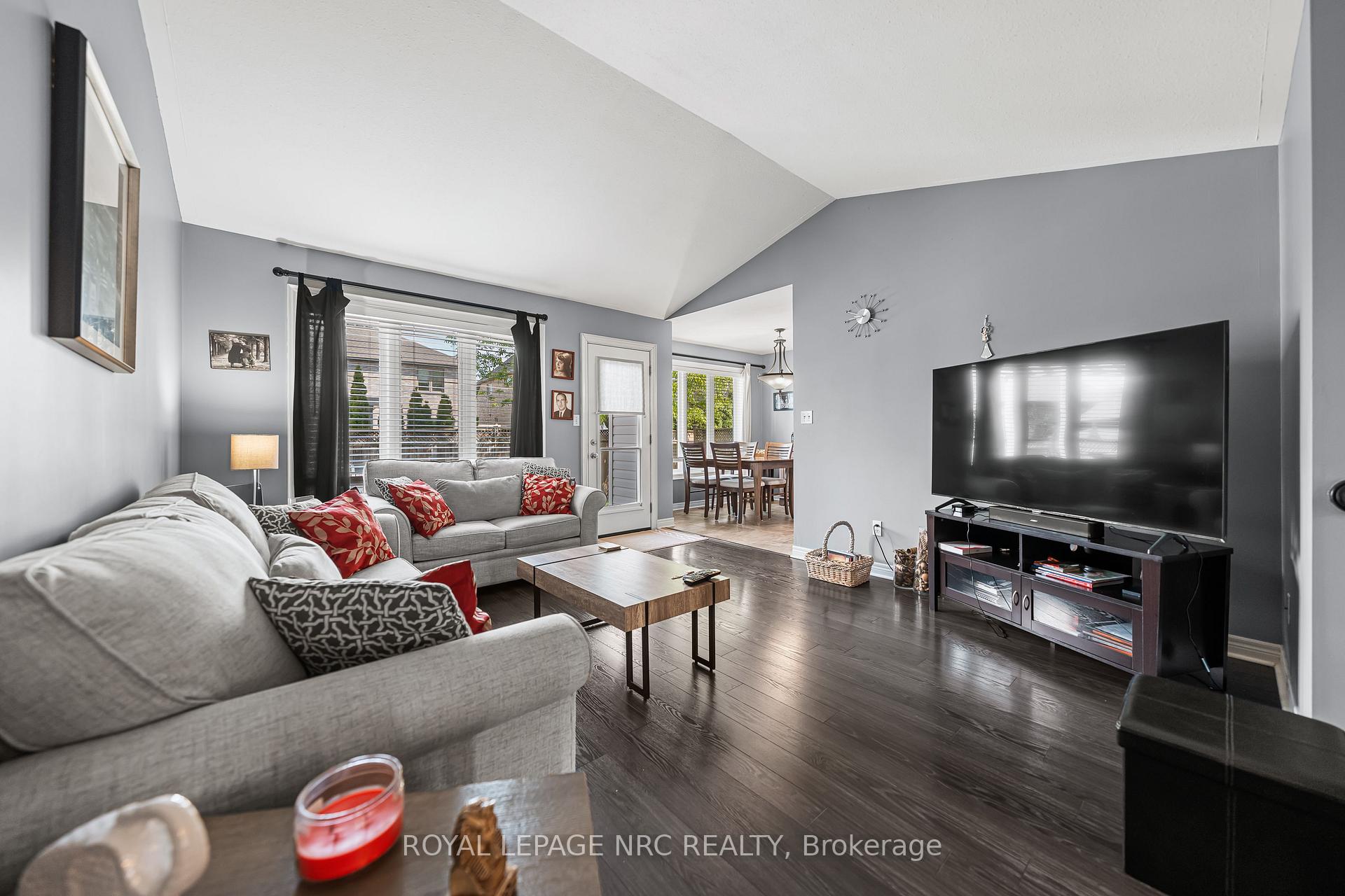 Photo 8 of 1052 Vansickle Road N, St. Catharines, Grapeview — HOMEH