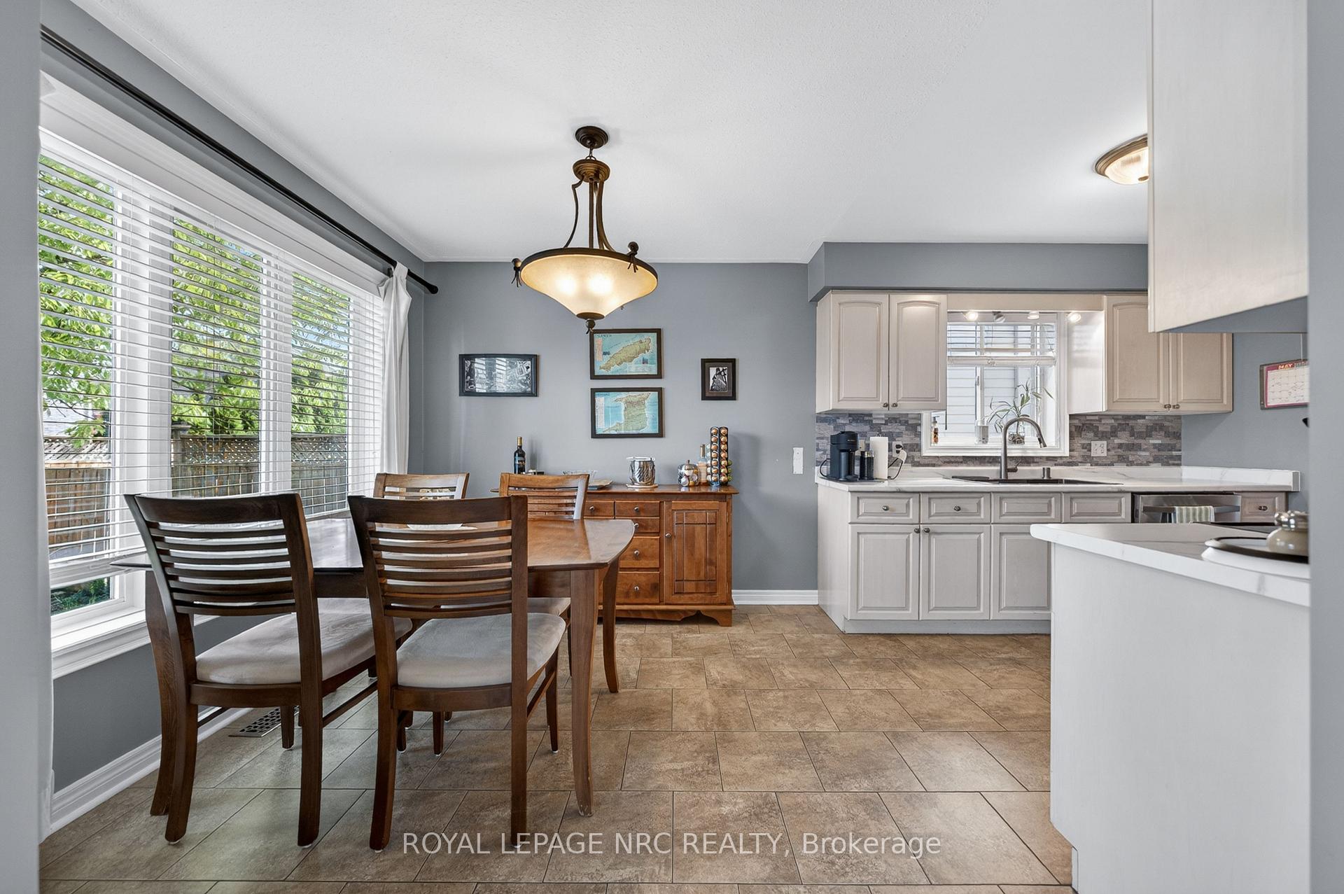 Photo 11 of 1052 Vansickle Road N, St. Catharines, Grapeview — HOMEH