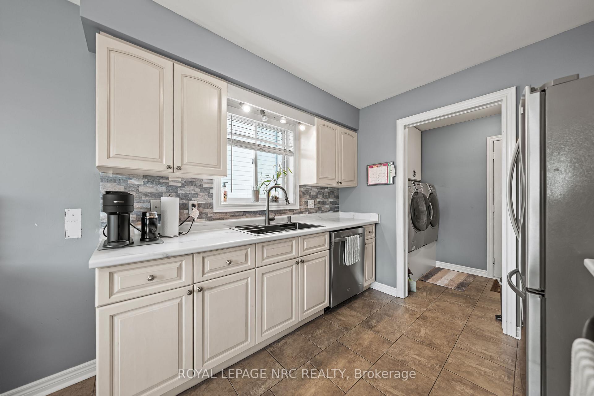 Photo 18 of 1052 Vansickle Road N, St. Catharines, Grapeview — HOMEH