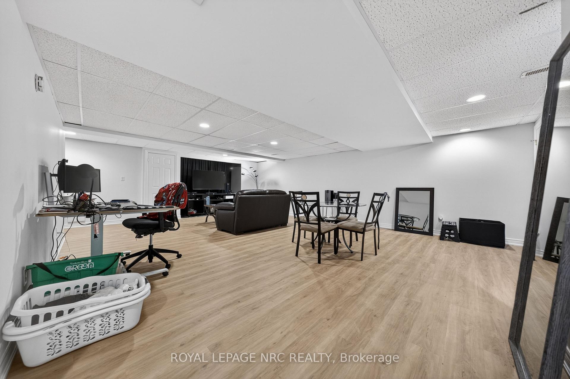 Photo 28 of 1052 Vansickle Road N, St. Catharines, Grapeview — HOMEH