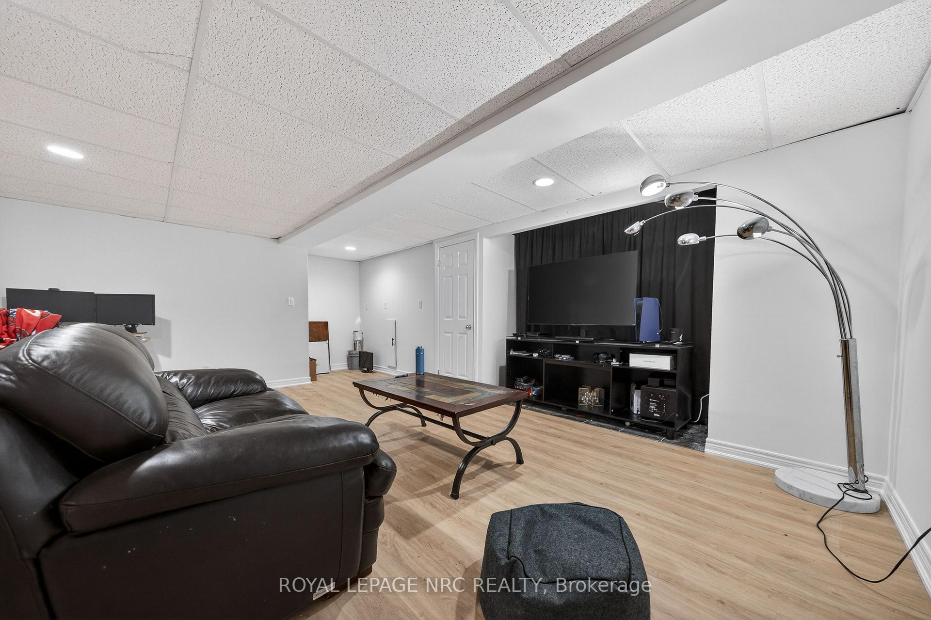 Photo 30 of 1052 Vansickle Road N, St. Catharines, Grapeview — HOMEH