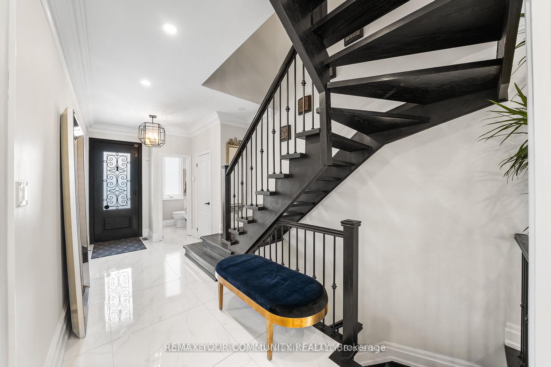 Photo 3 of 37 Copperstone Crescent, Richmond Hill, Rouge Woods — HOMEH