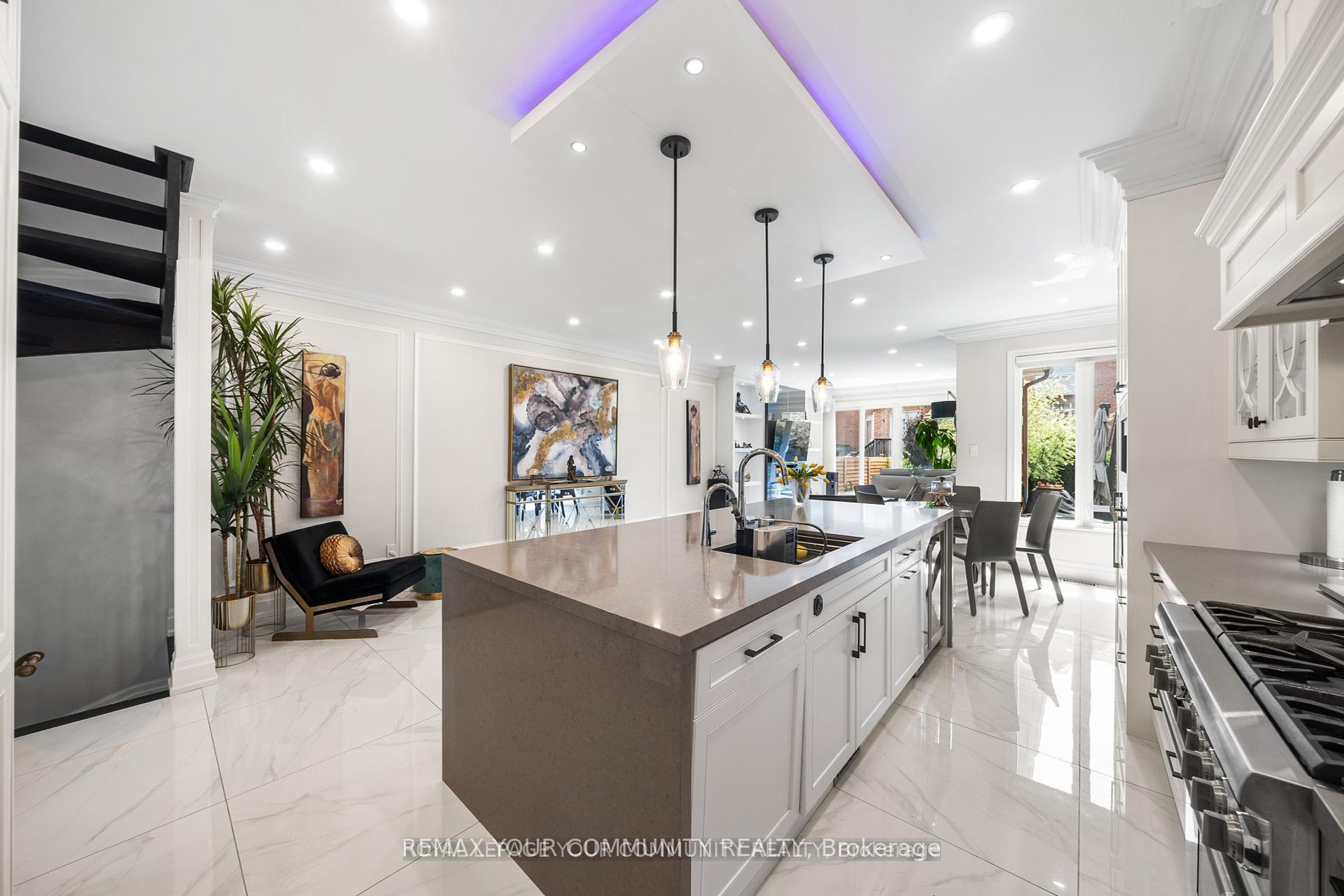 Photo 8 of 37 Copperstone Crescent, Richmond Hill, Rouge Woods — HOMEH