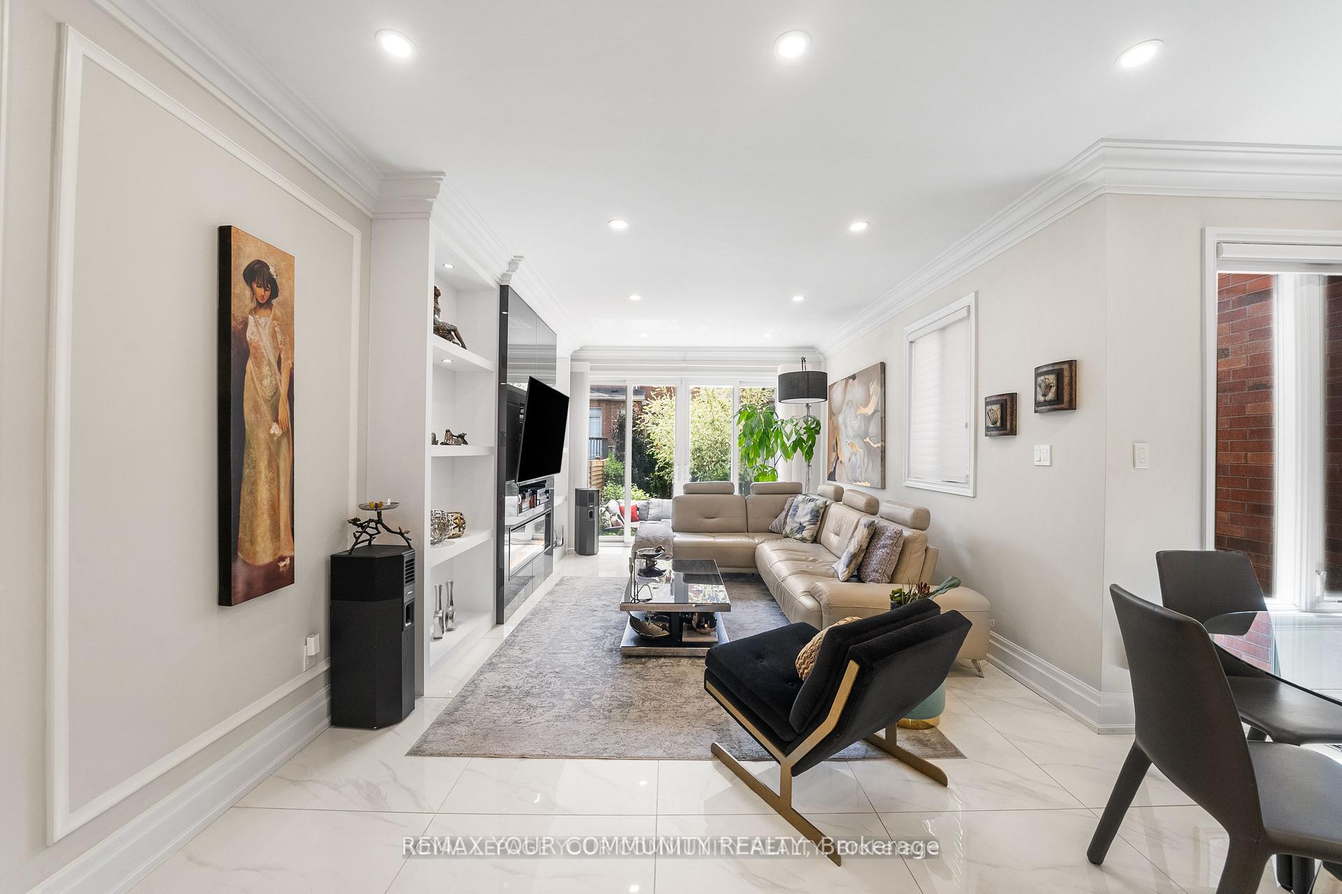 Photo 9 of 37 Copperstone Crescent, Richmond Hill, Rouge Woods — HOMEH