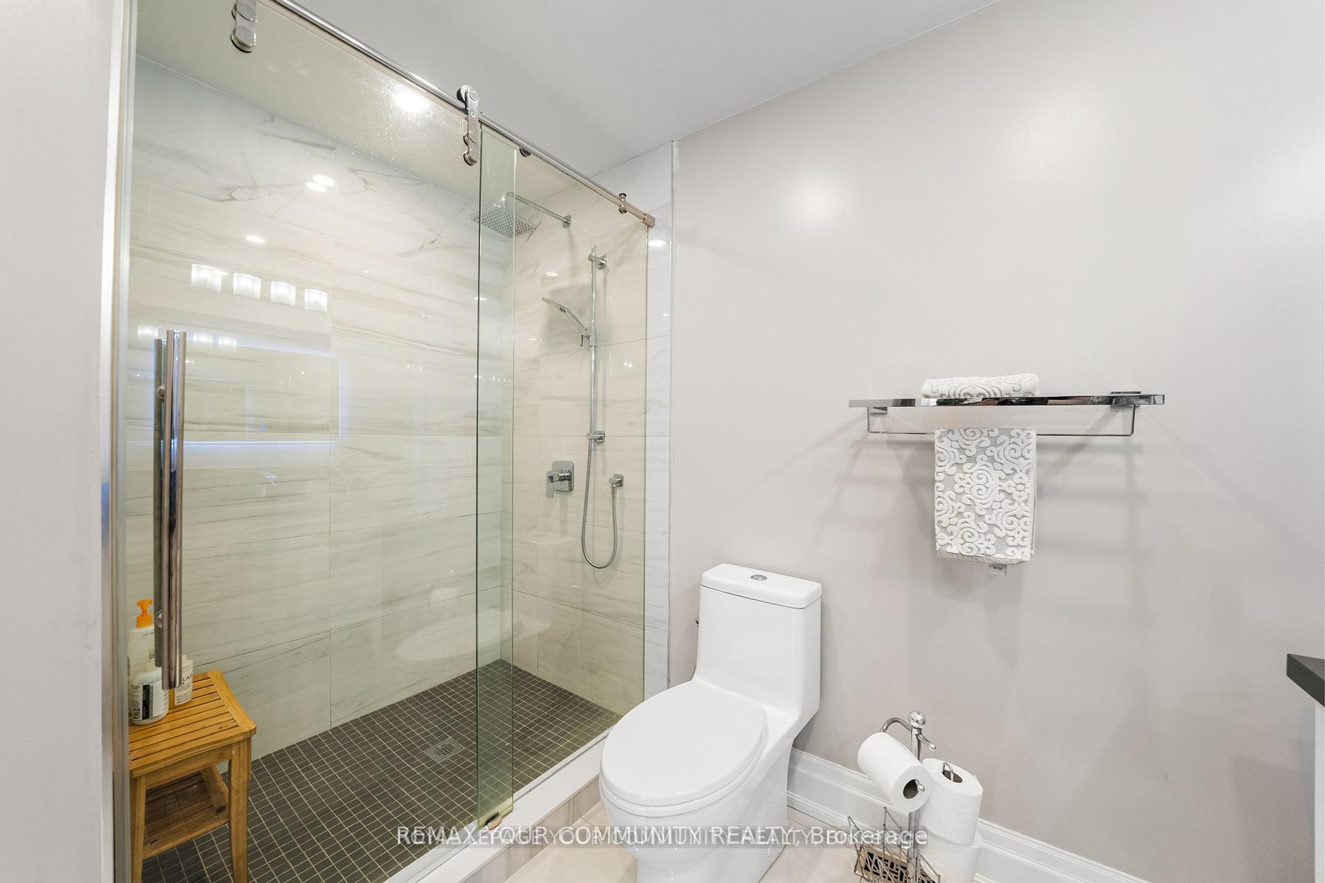 Photo 19 of 37 Copperstone Crescent, Richmond Hill, Rouge Woods — HOMEH