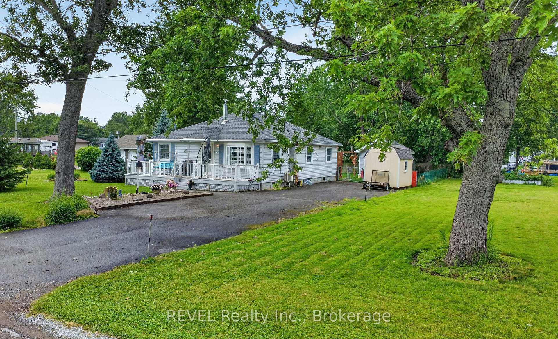 Photo of 3262 Young Avenue