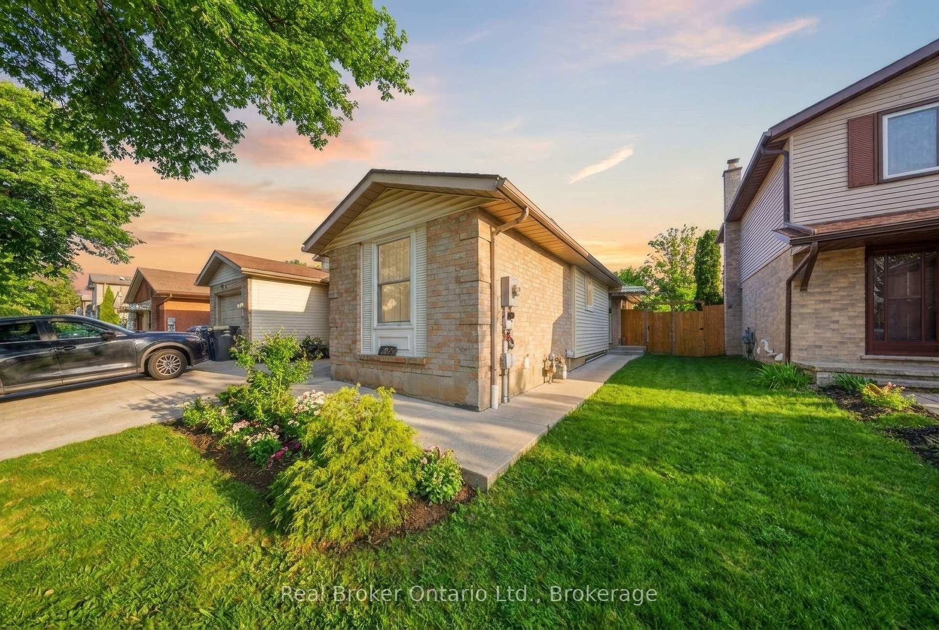 Photo 2 of 58 Leacock Avenue, Guelph, Grange Road — HOMEH
