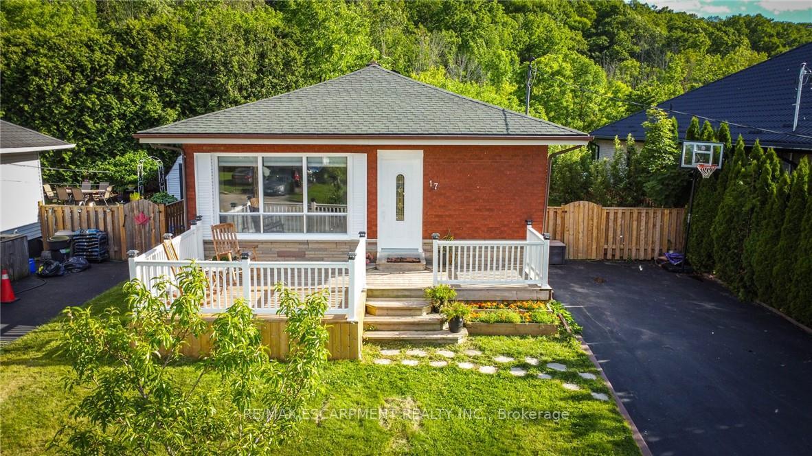 Photo 4 of 17 Alba Street, Hamilton, Stoney Creek — HOMEH