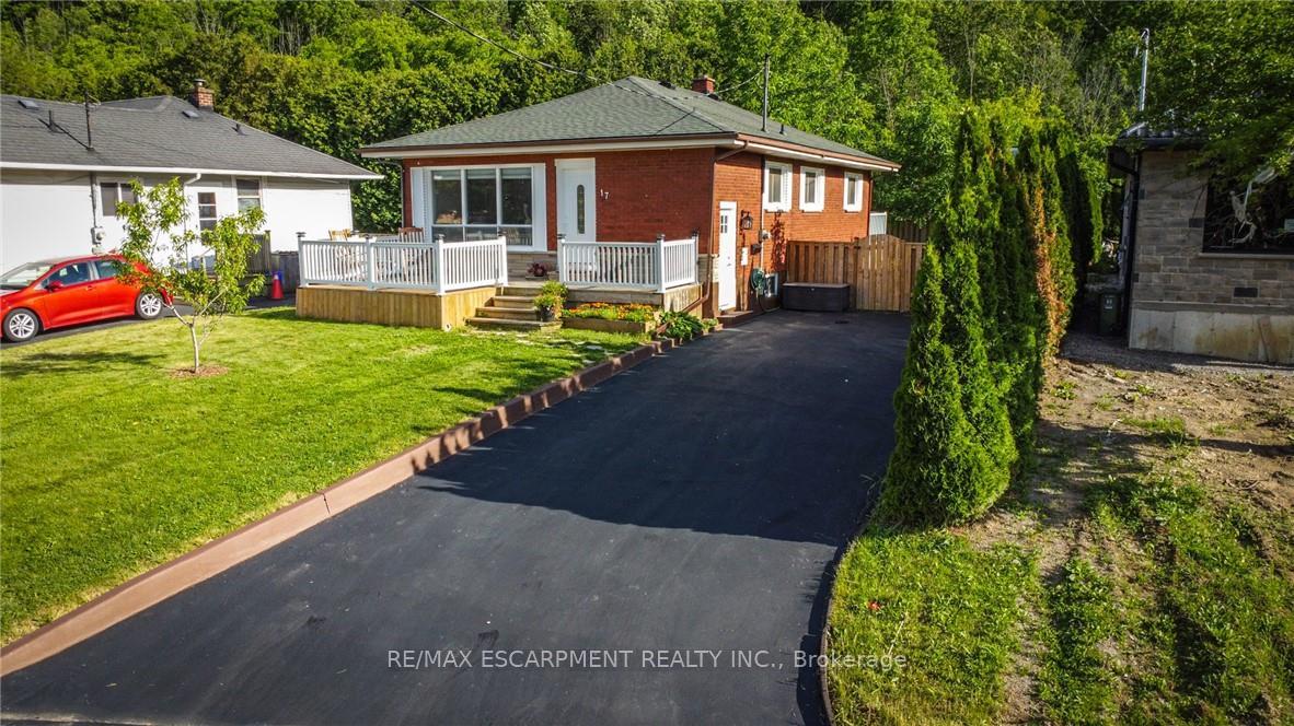 Photo 5 of 17 Alba Street, Hamilton, Stoney Creek — HOMEH