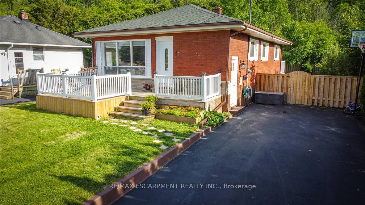 Photo 6 of 17 Alba Street, Hamilton, Stoney Creek — HOMEH