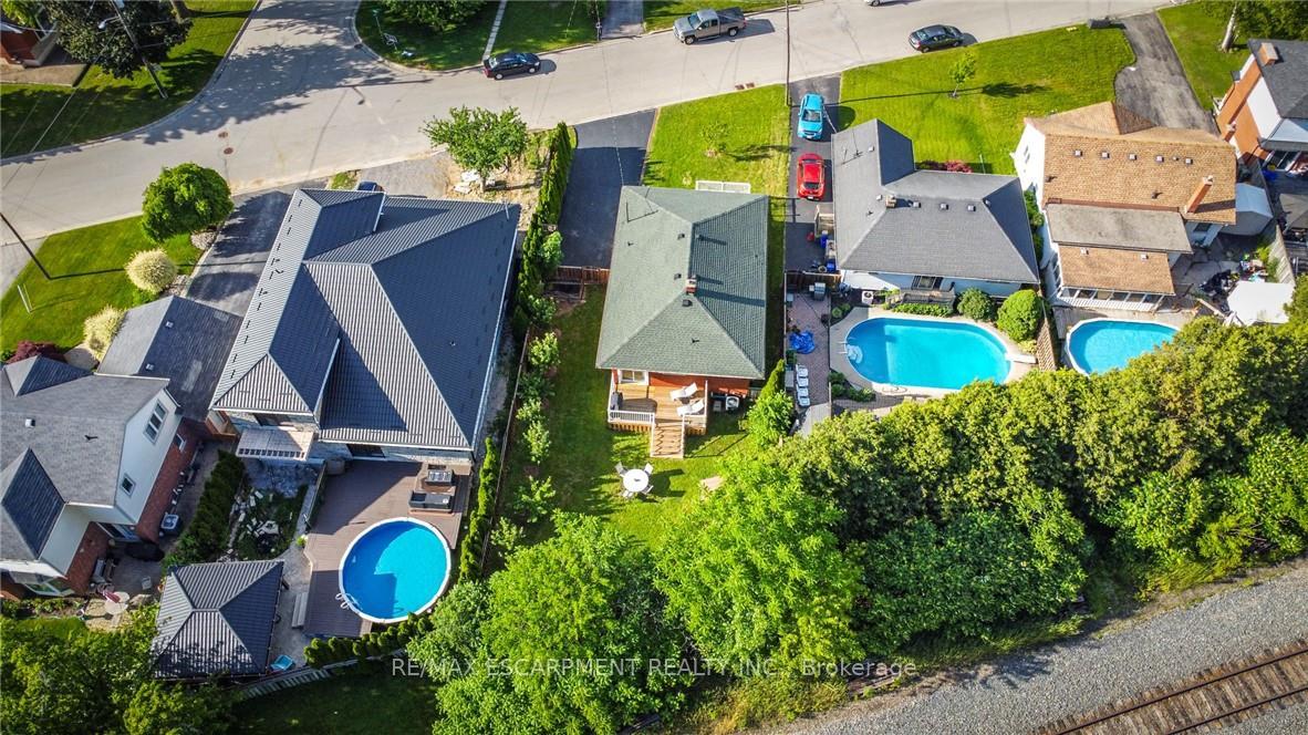 Photo 7 of 17 Alba Street, Hamilton, Stoney Creek — HOMEH