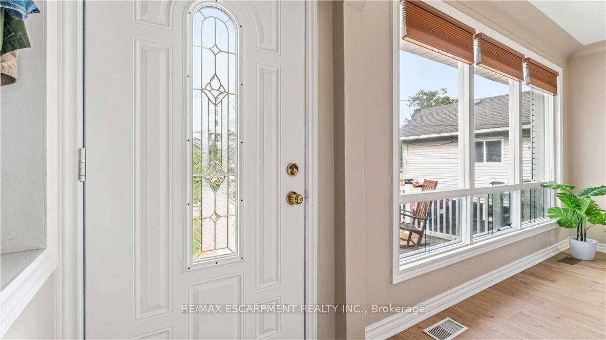 Photo 8 of 17 Alba Street, Hamilton, Stoney Creek — HOMEH